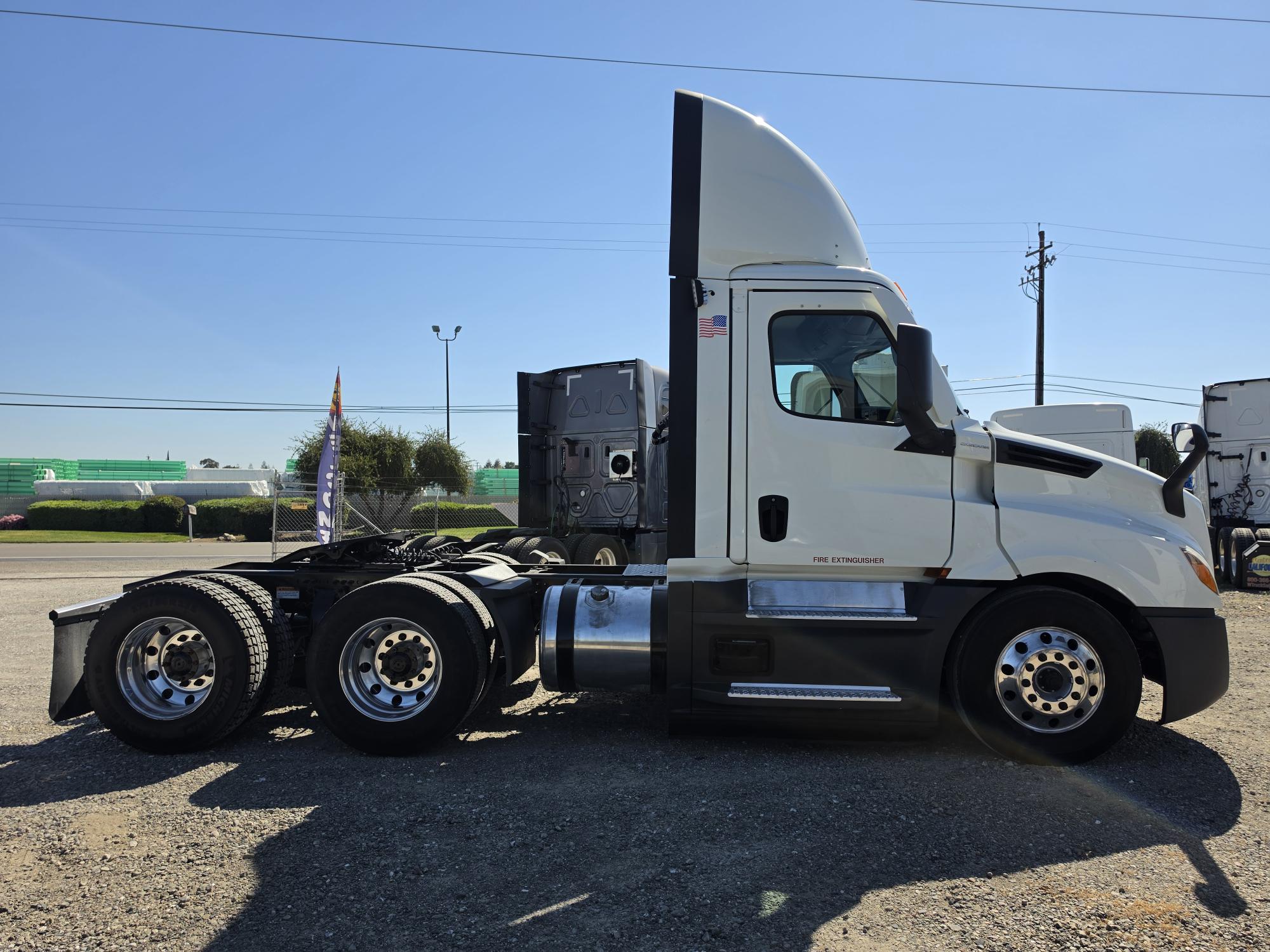 2022 FREIGHTLINER CASCADIA 126DC - image 7