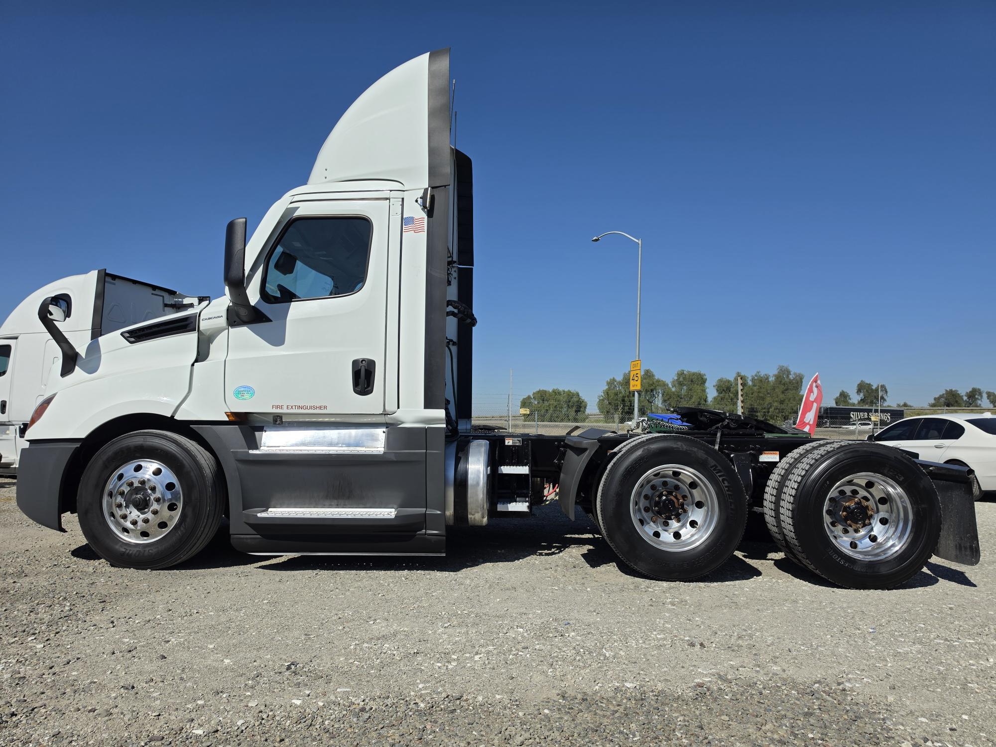 2022 FREIGHTLINER CASCADIA 126DC - image 3
