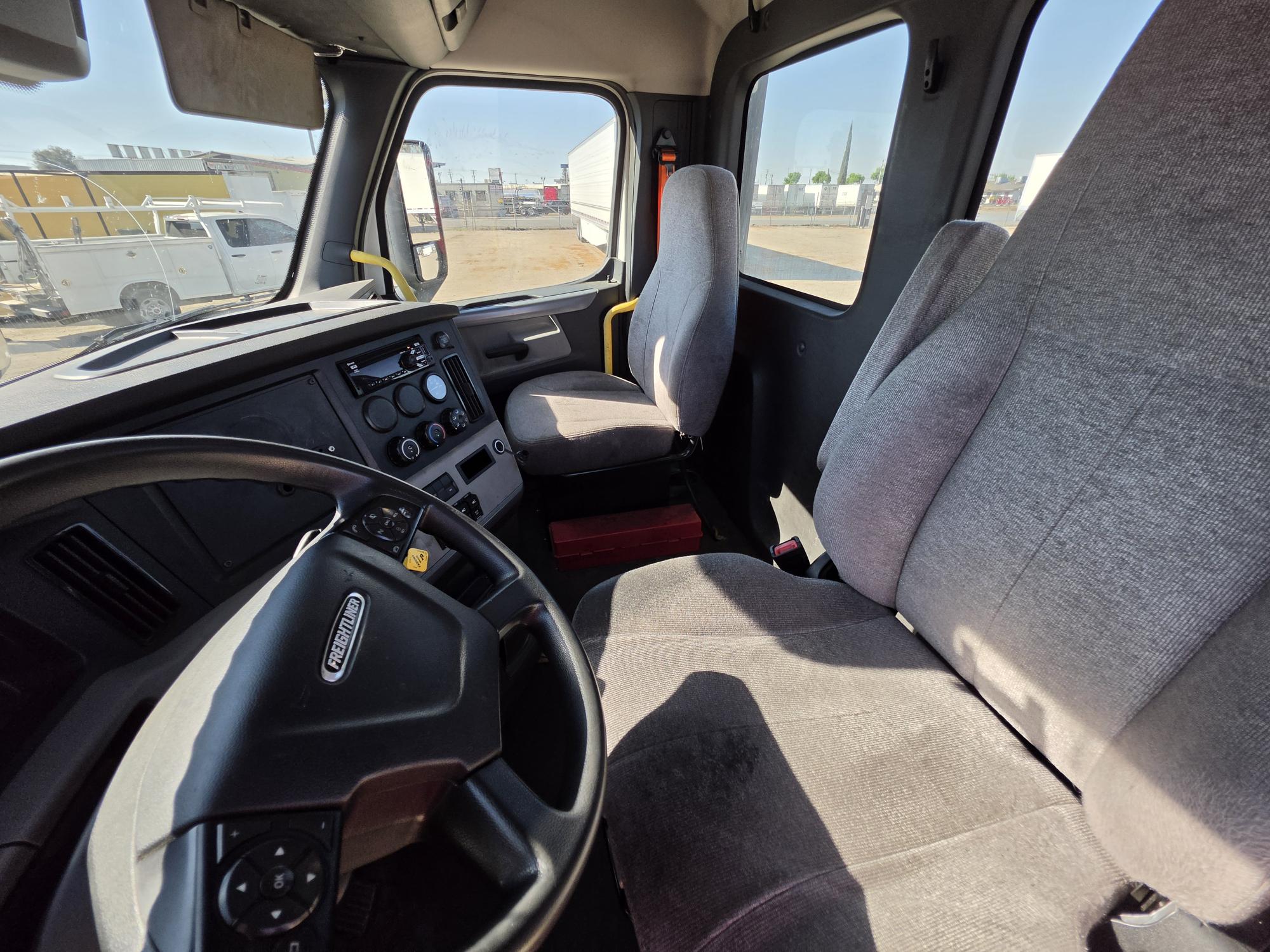 2021 FREIGHTLINER CASCADIA 116DC - image 15