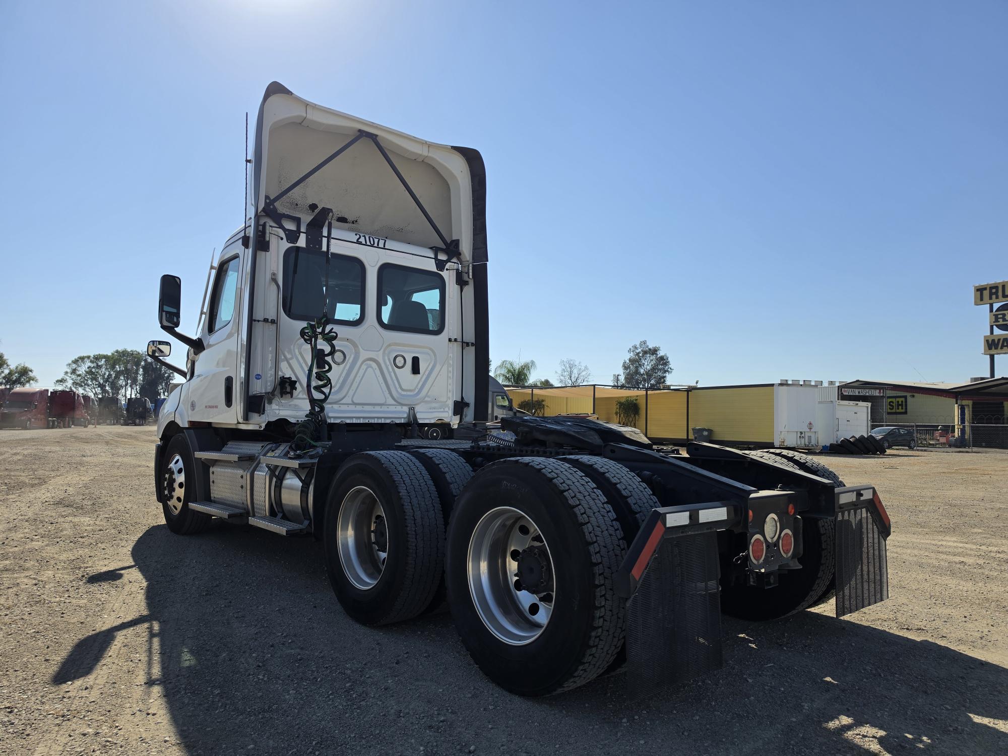 2021 FREIGHTLINER CASCADIA 116DC - image 4
