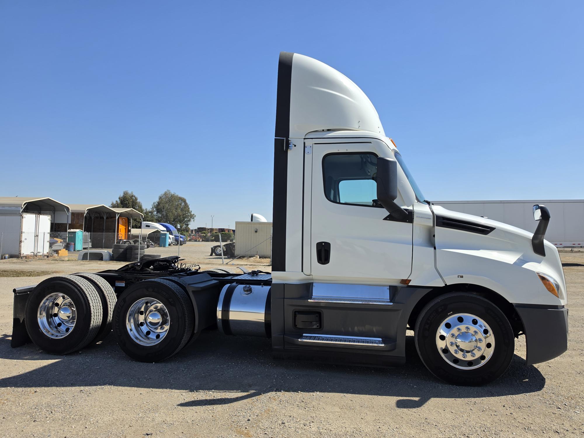 2022 FREIGHTLINER CASCADIA 126DC - image 7