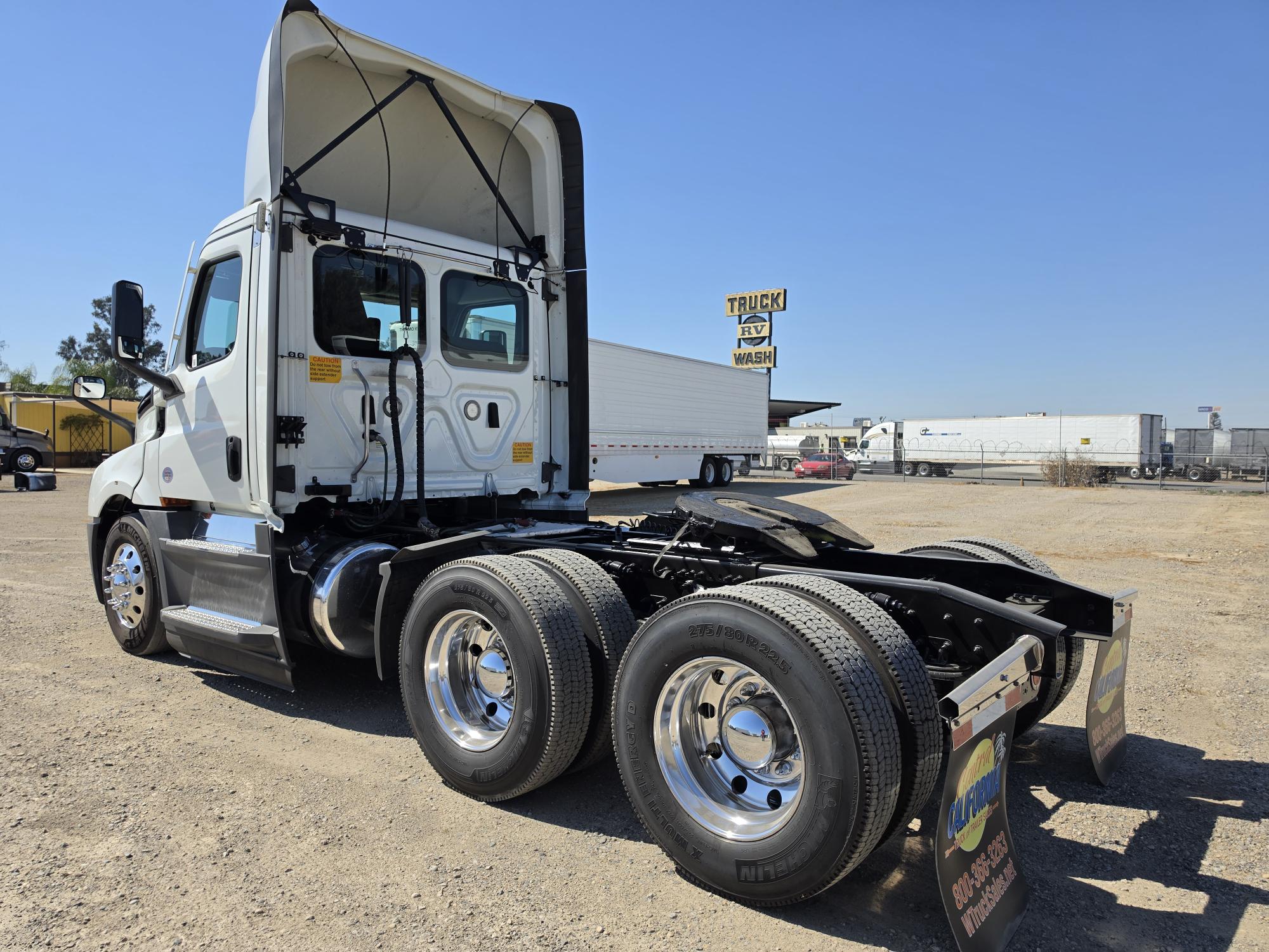 2022 FREIGHTLINER CASCADIA 126DC - image 4