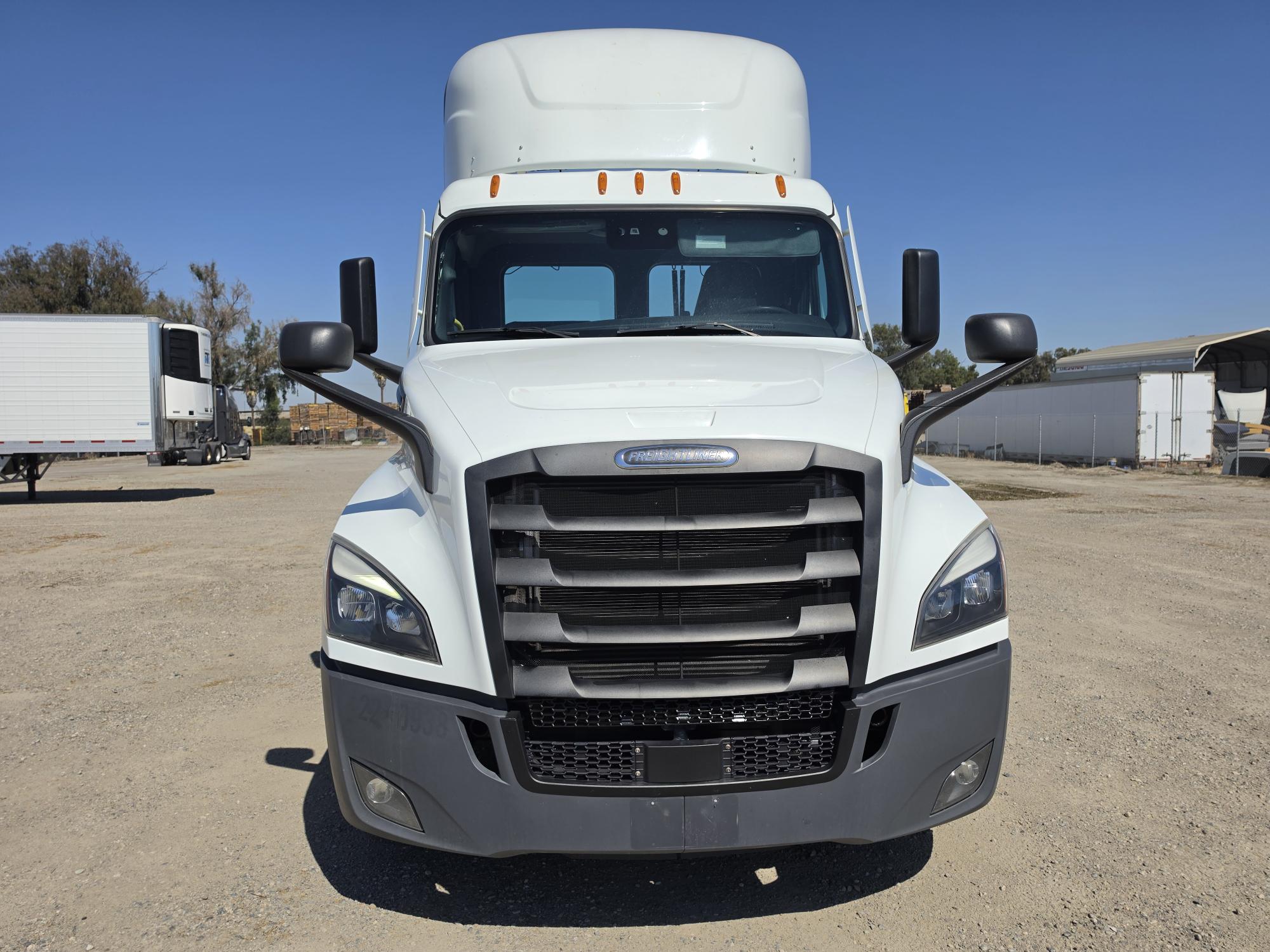 2022 FREIGHTLINER CASCADIA 126DC - image 2