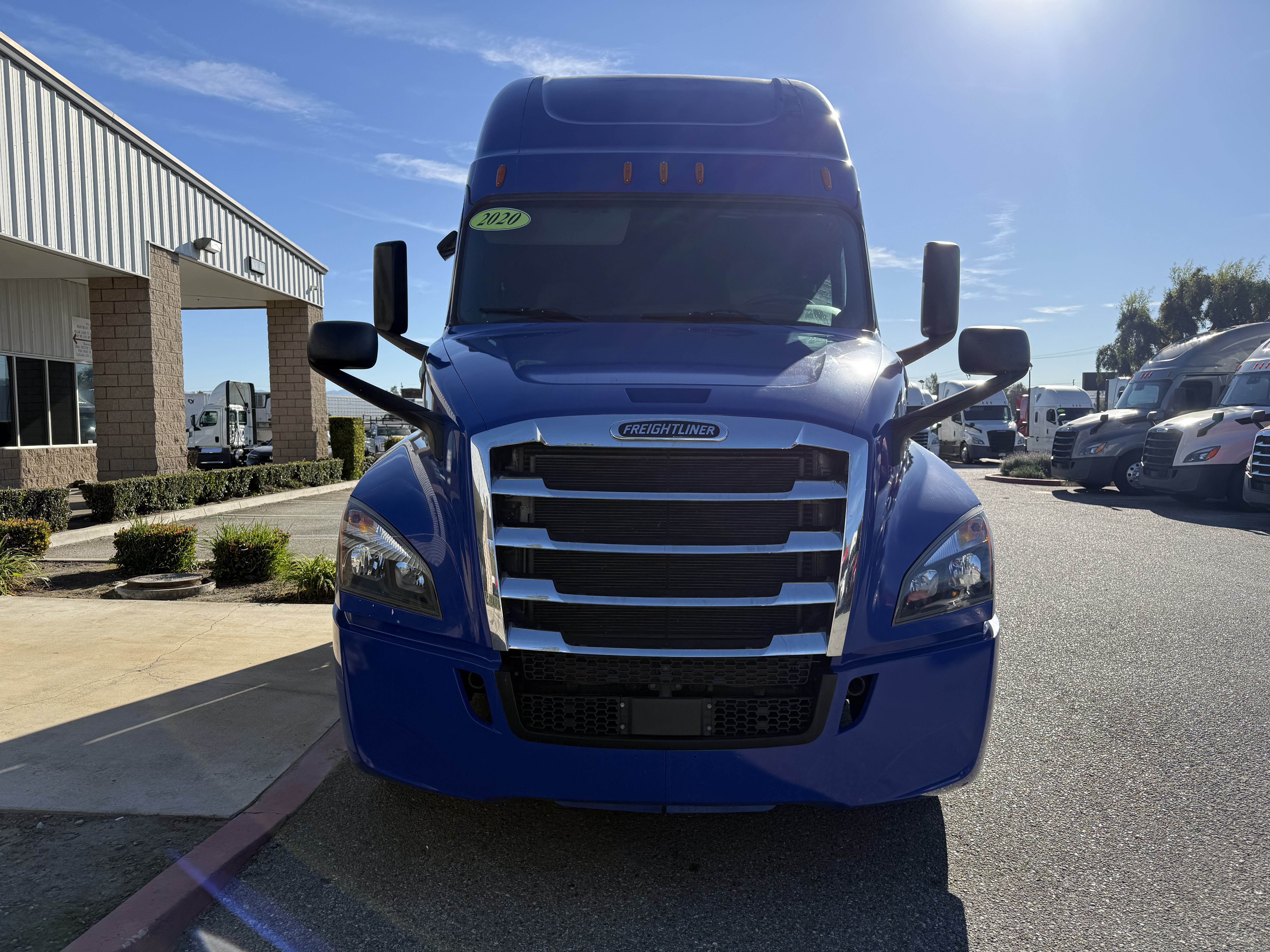 2020 FREIGHTLINER CASCADIA 126SLP - image 1