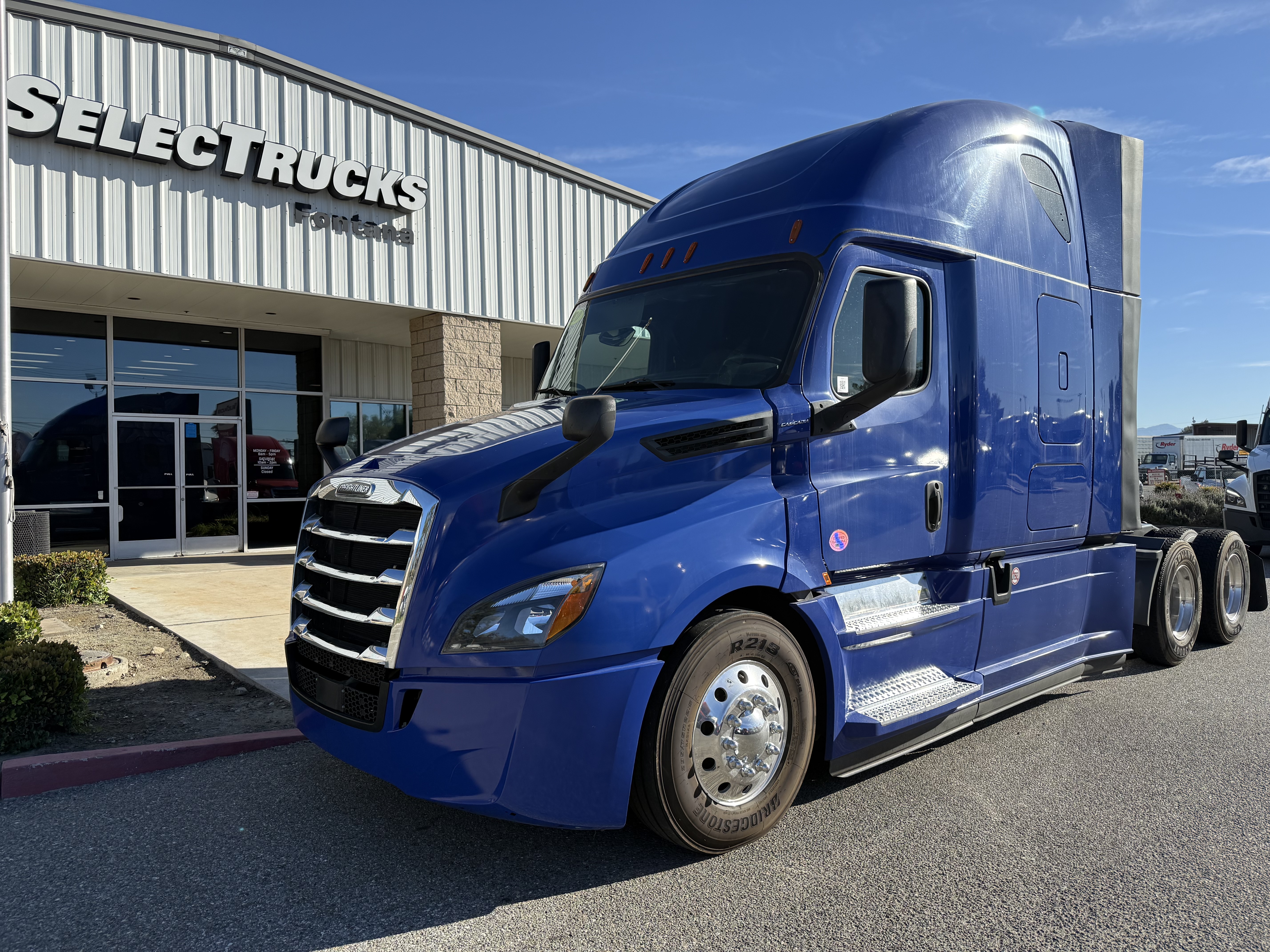 2020 FREIGHTLINER CASCADIA 126SLP - image 2