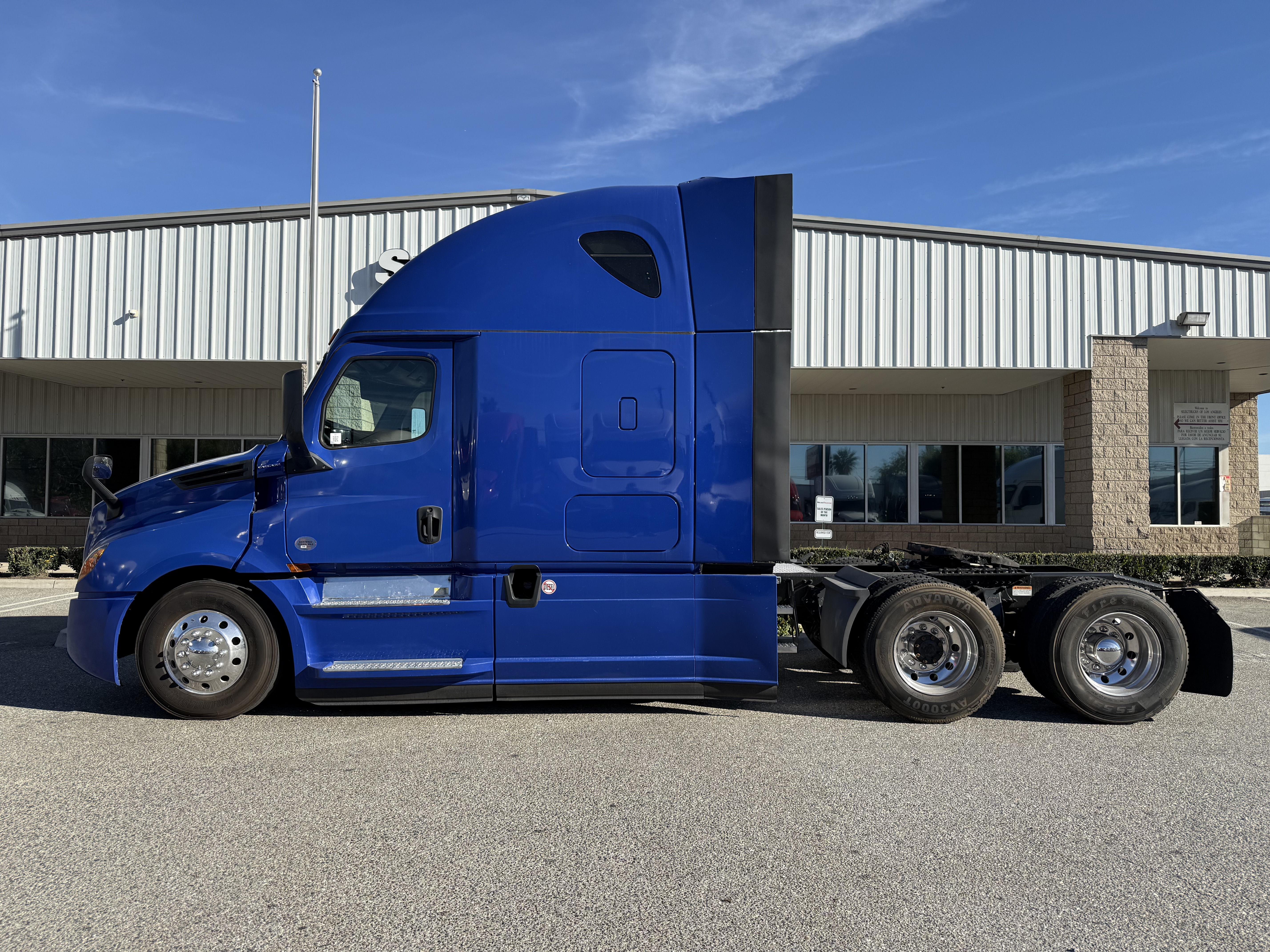 2020 FREIGHTLINER CASCADIA 126SLP - image 4