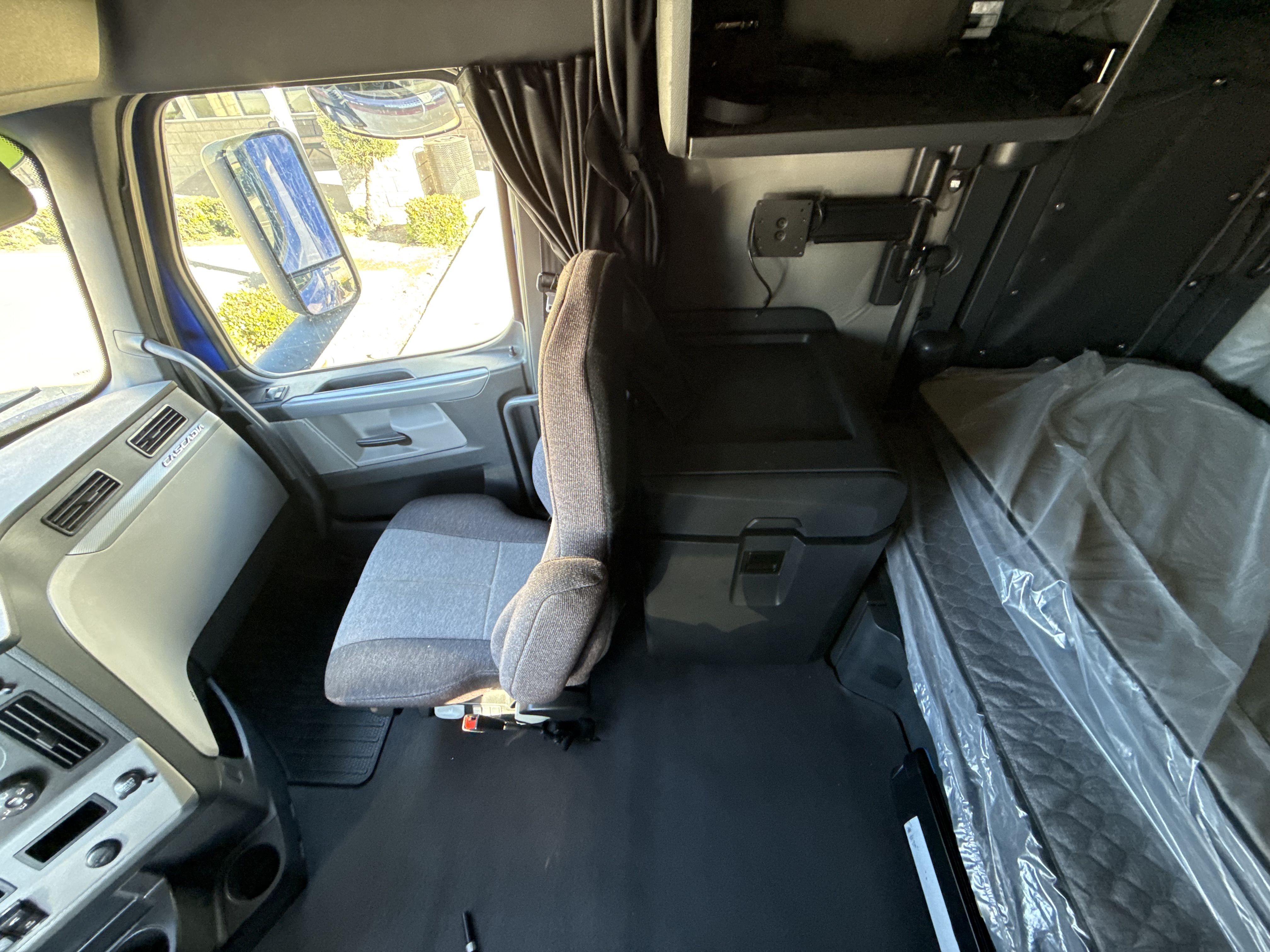 2020 FREIGHTLINER CASCADIA 126SLP - image 18