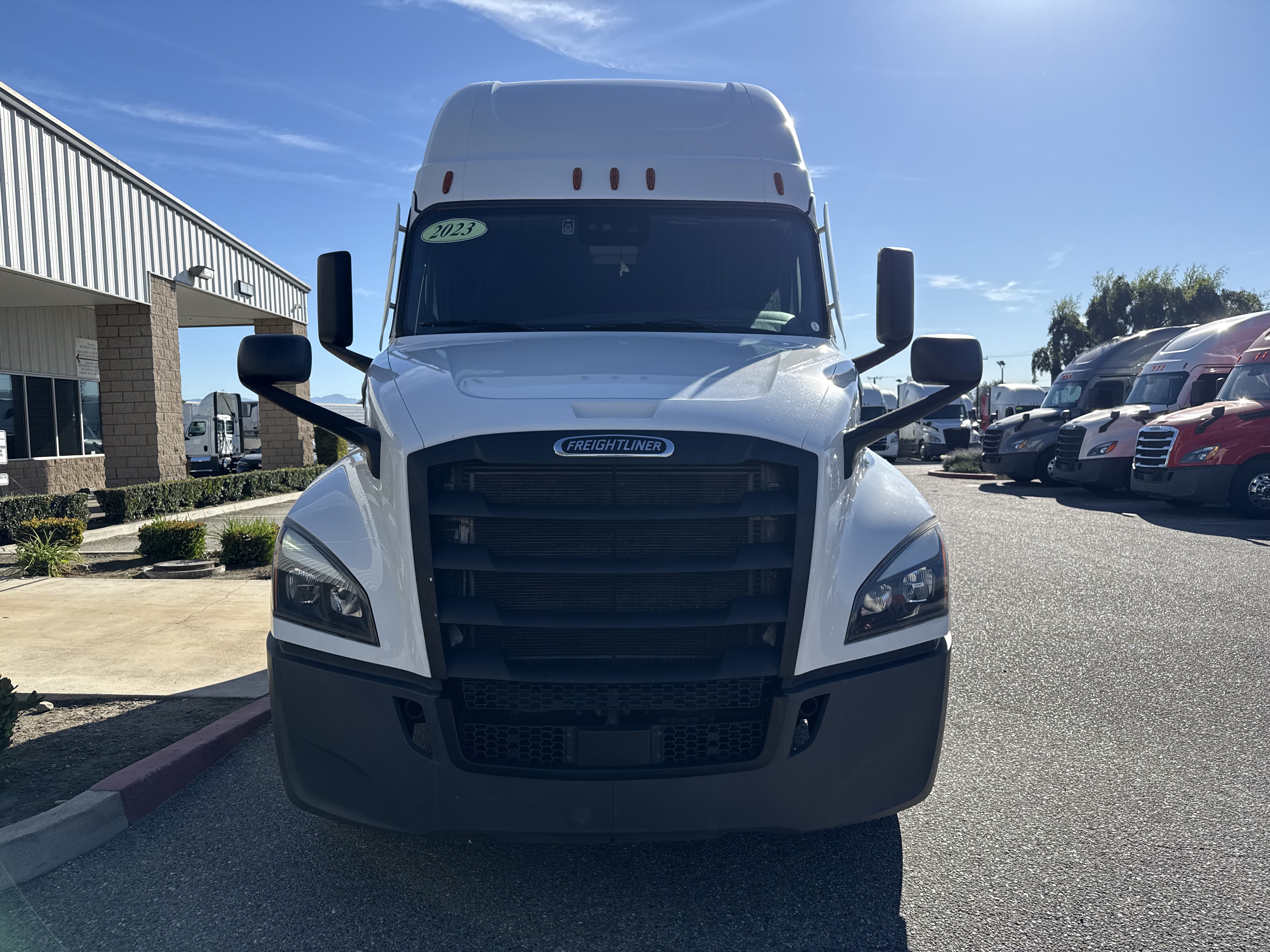 2023 FREIGHTLINER CASCADIA 126SLP - image 2