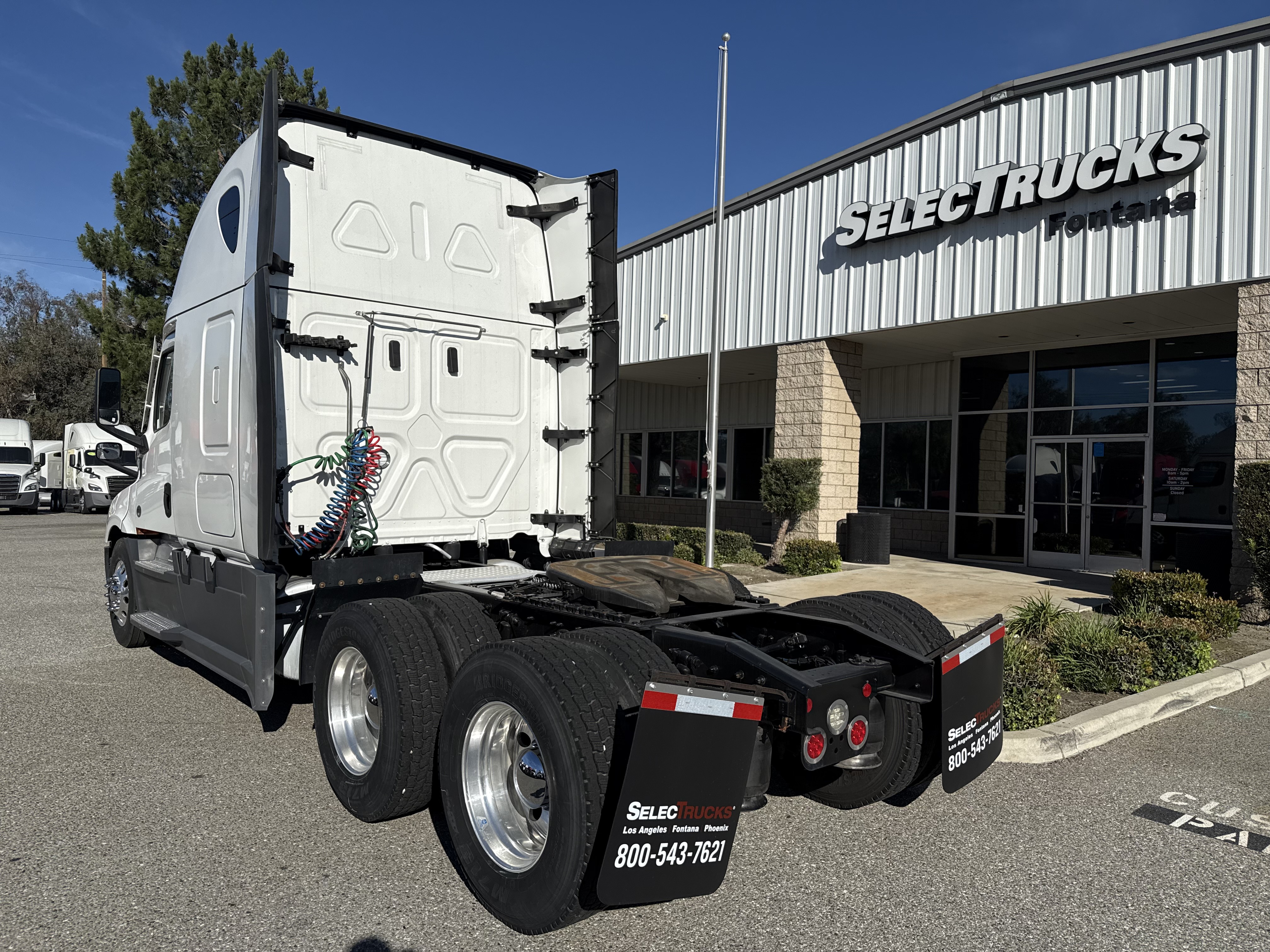2023 FREIGHTLINER CASCADIA 126SLP - image 4