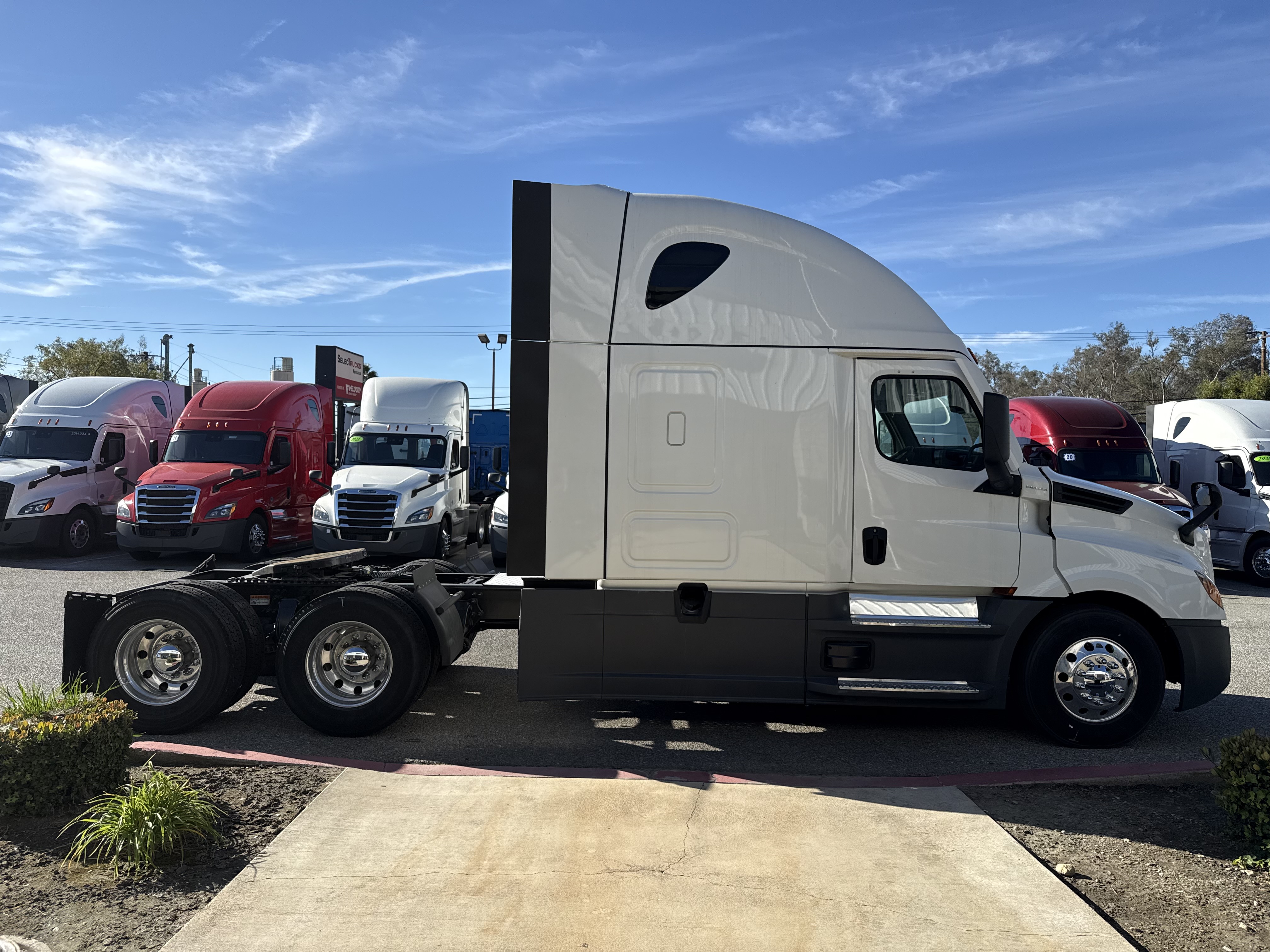 2023 FREIGHTLINER CASCADIA 126SLP - image 7