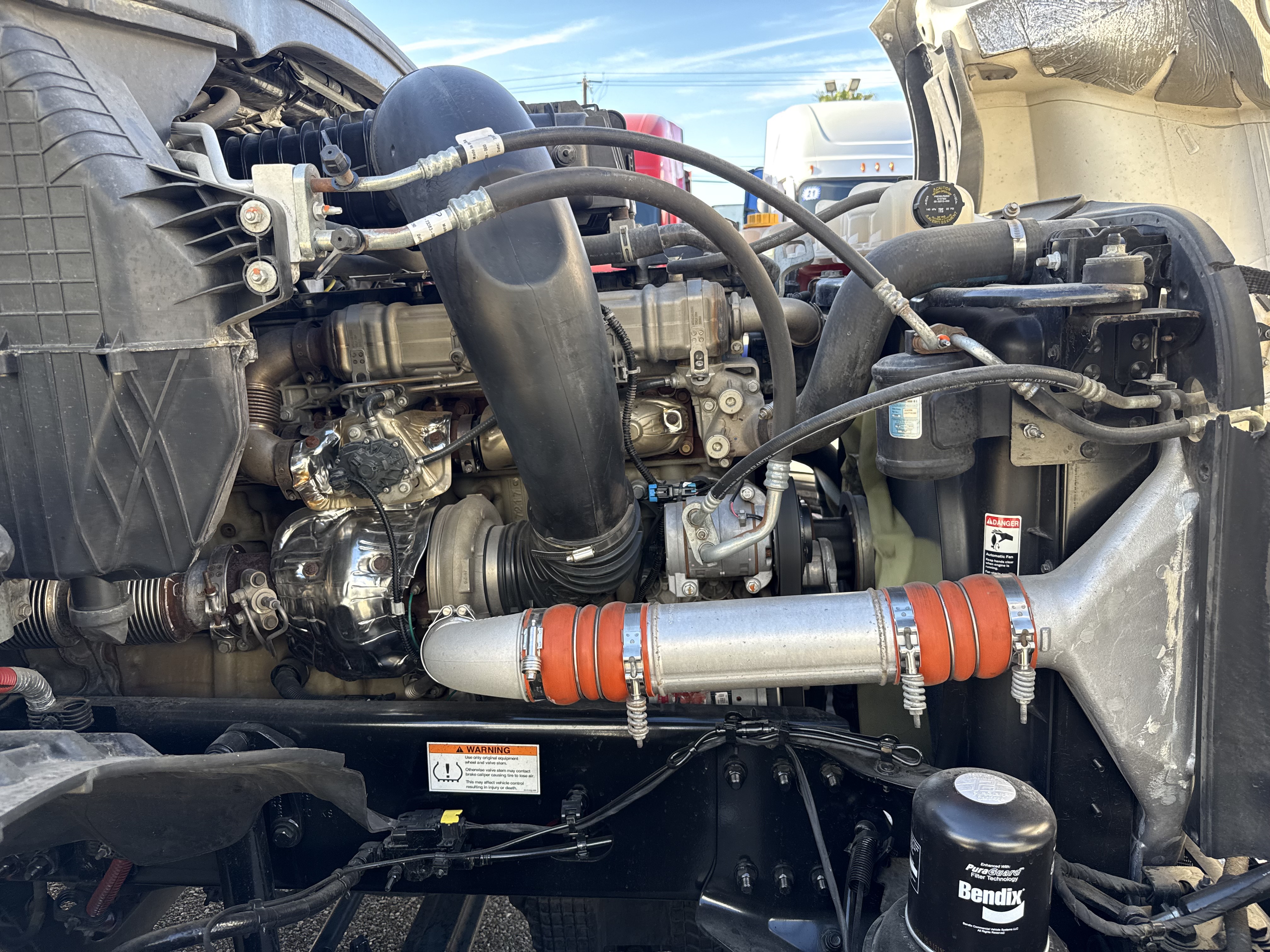 2023 FREIGHTLINER CASCADIA 126SLP - image 9