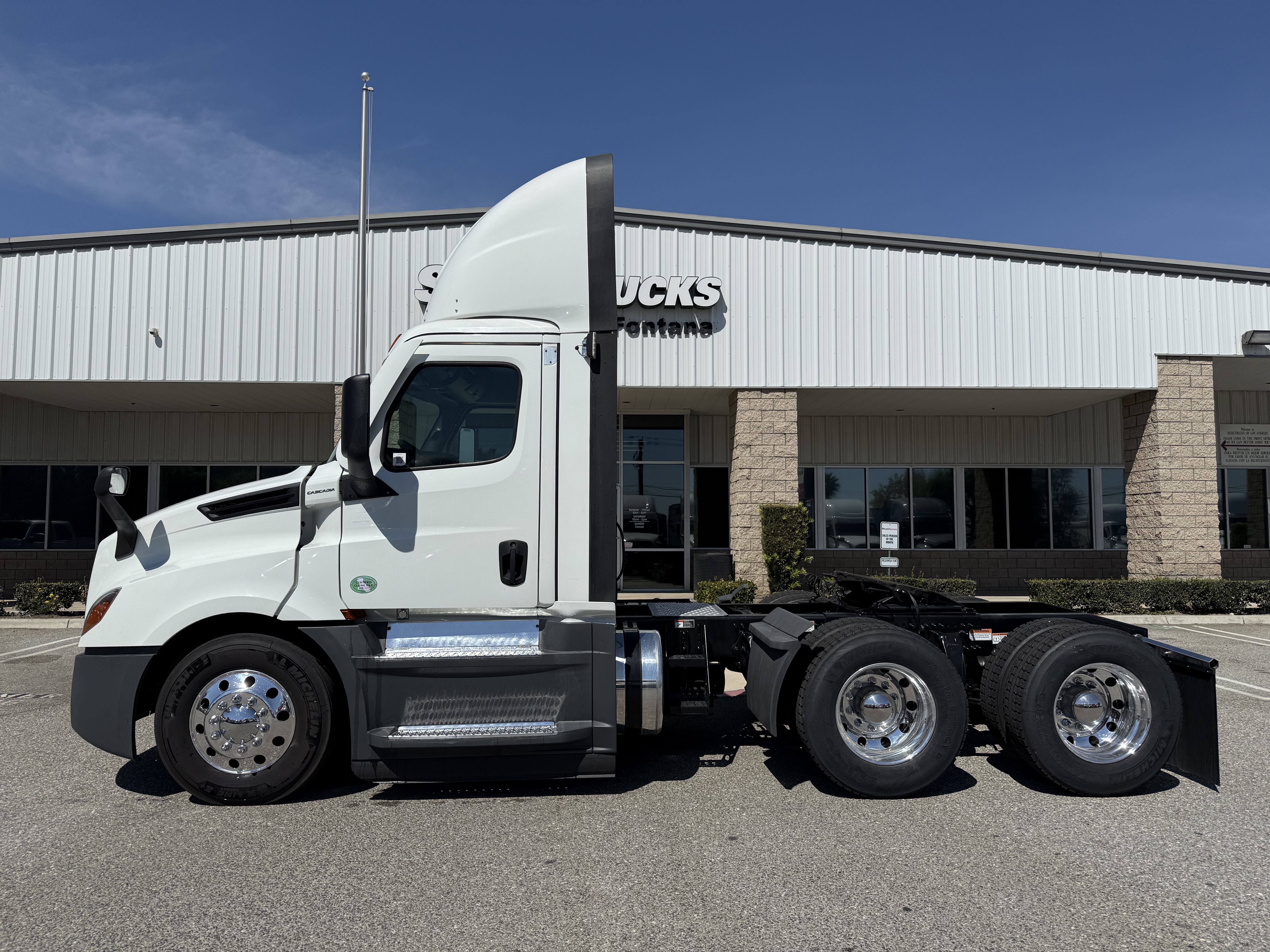 2022 FREIGHTLINER CASCADIA 126DC - image 3
