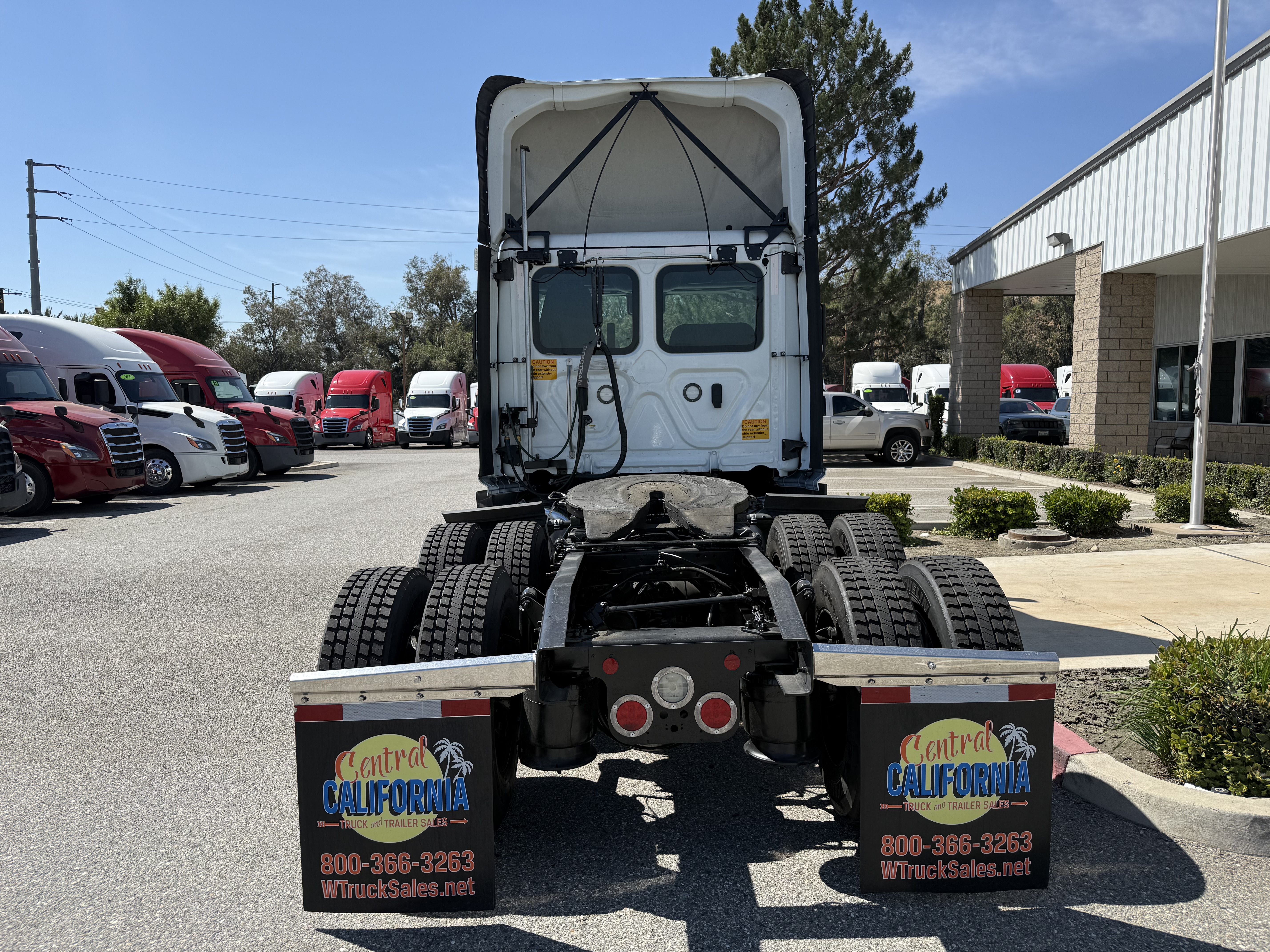 2022 FREIGHTLINER CASCADIA 126DC - image 4