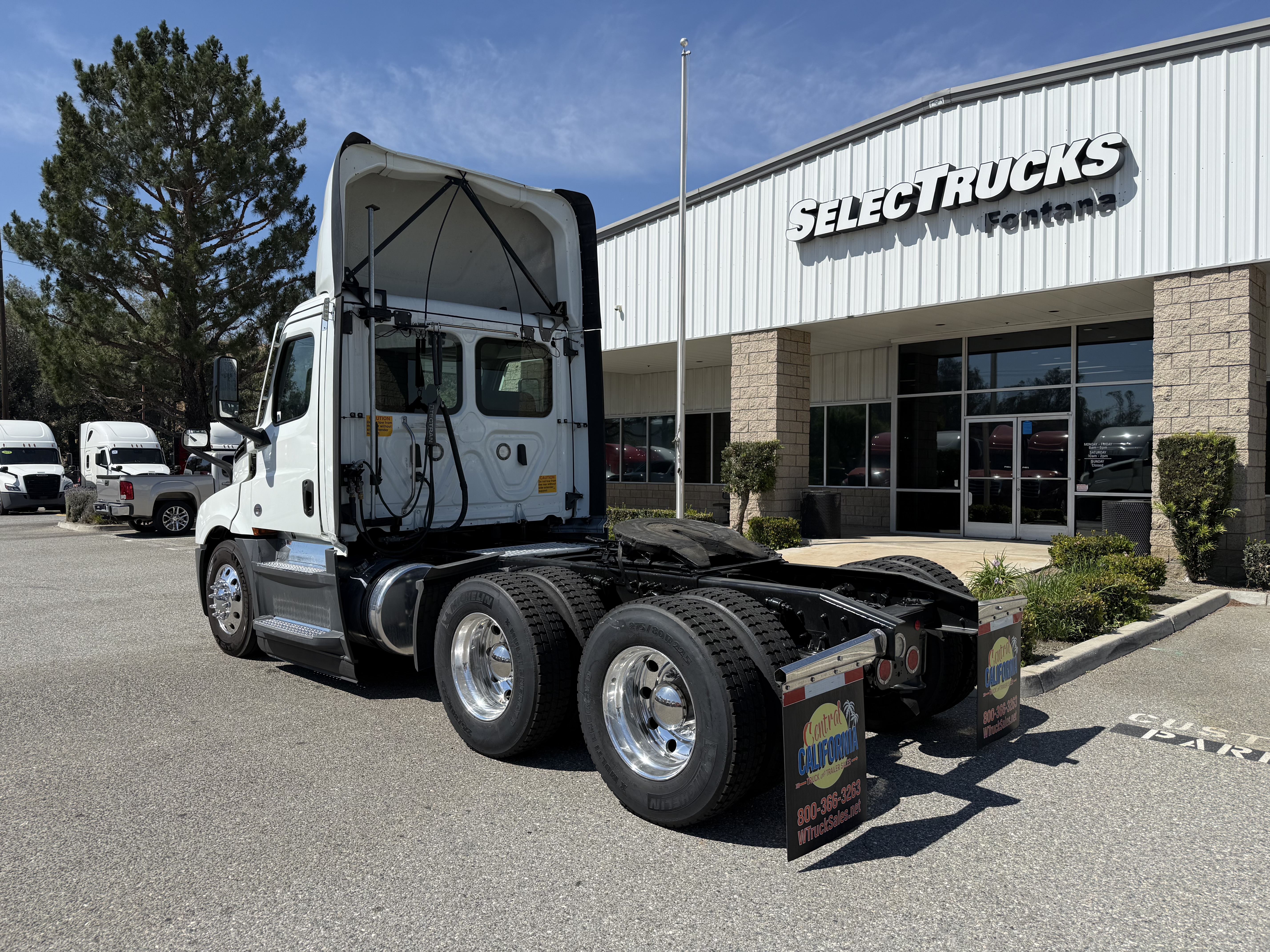 2022 FREIGHTLINER CASCADIA 126DC - image 5