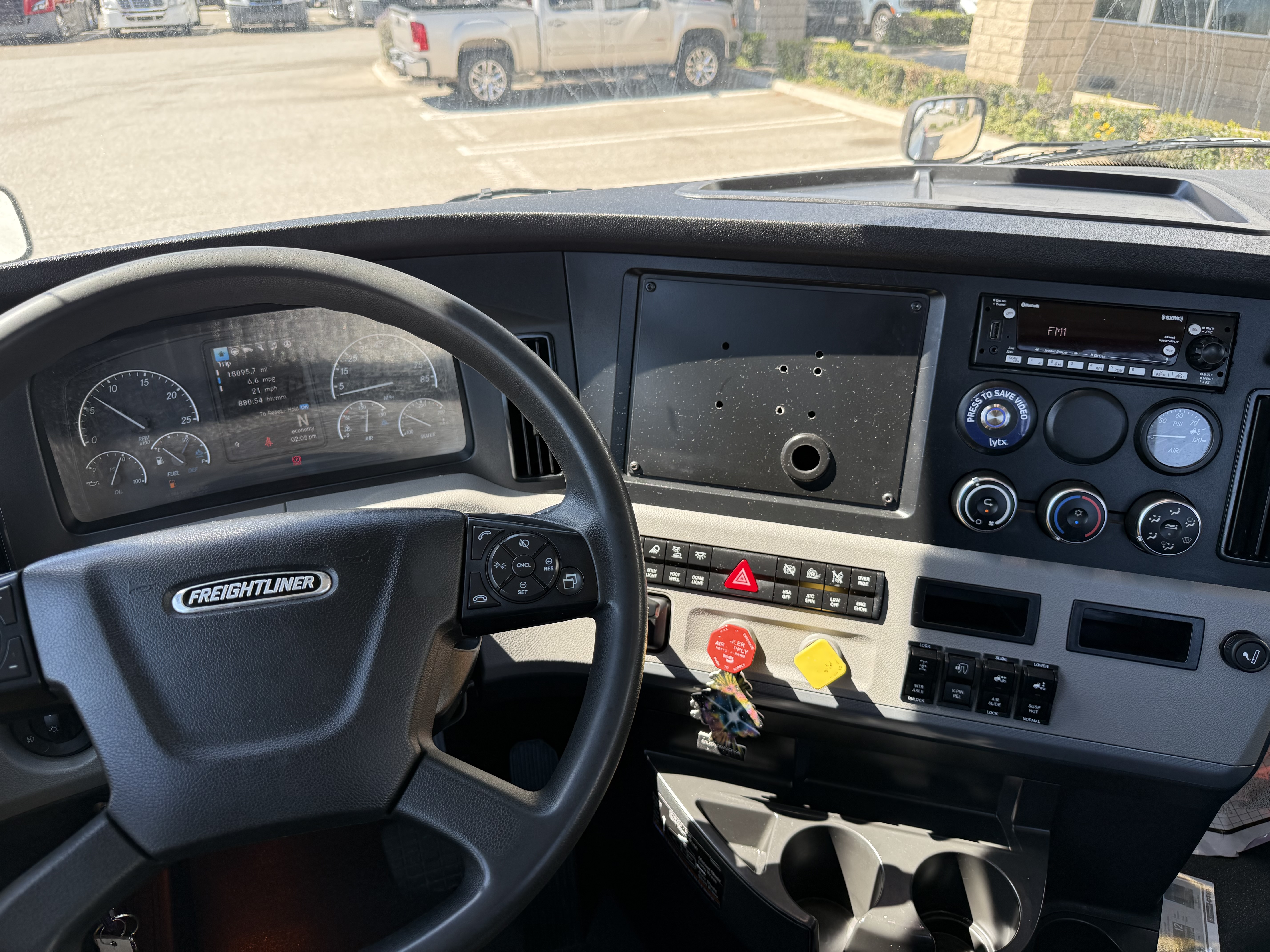 2022 FREIGHTLINER CASCADIA 126DC - image 15