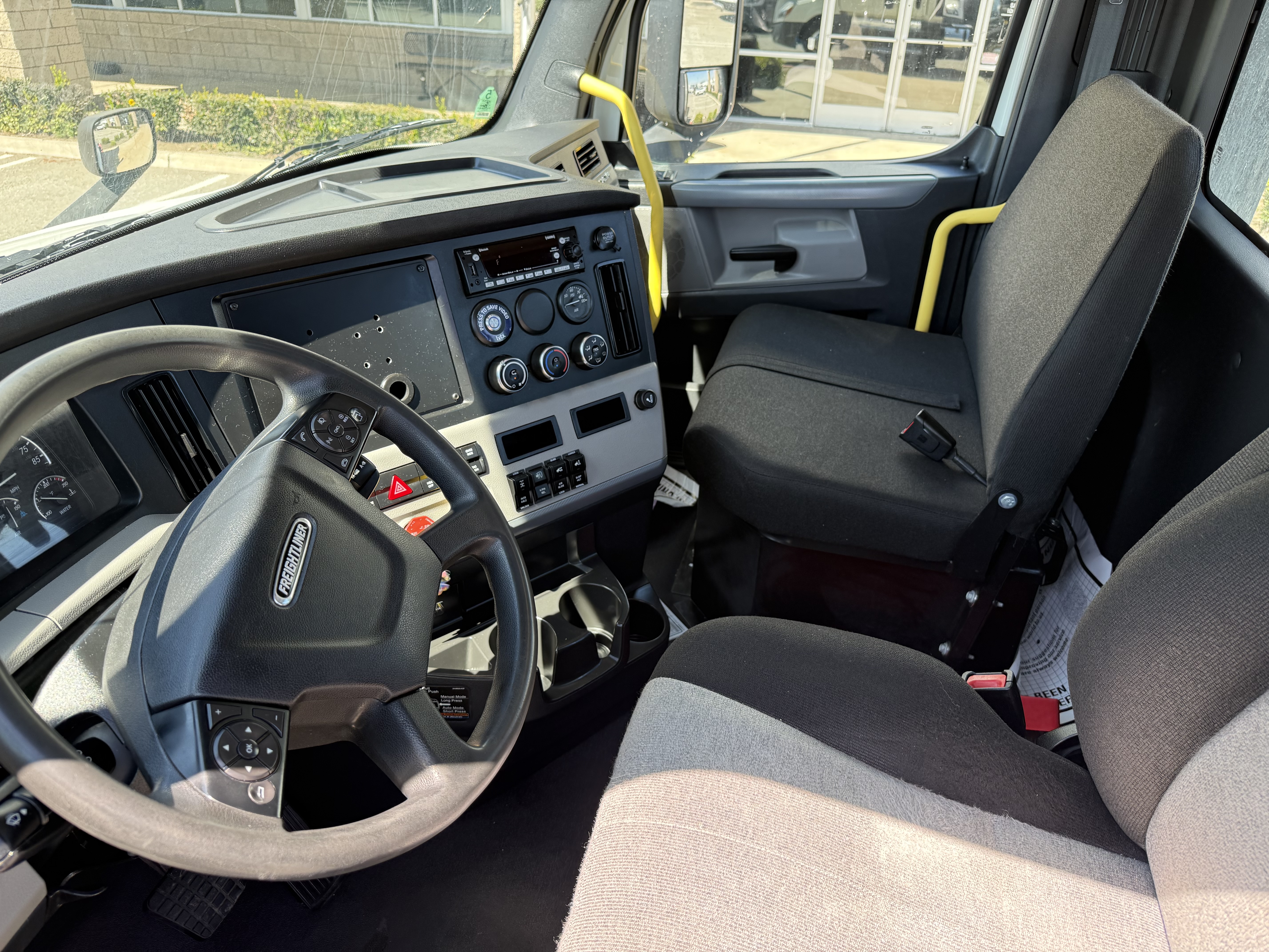 2022 FREIGHTLINER CASCADIA 126DC - image 16