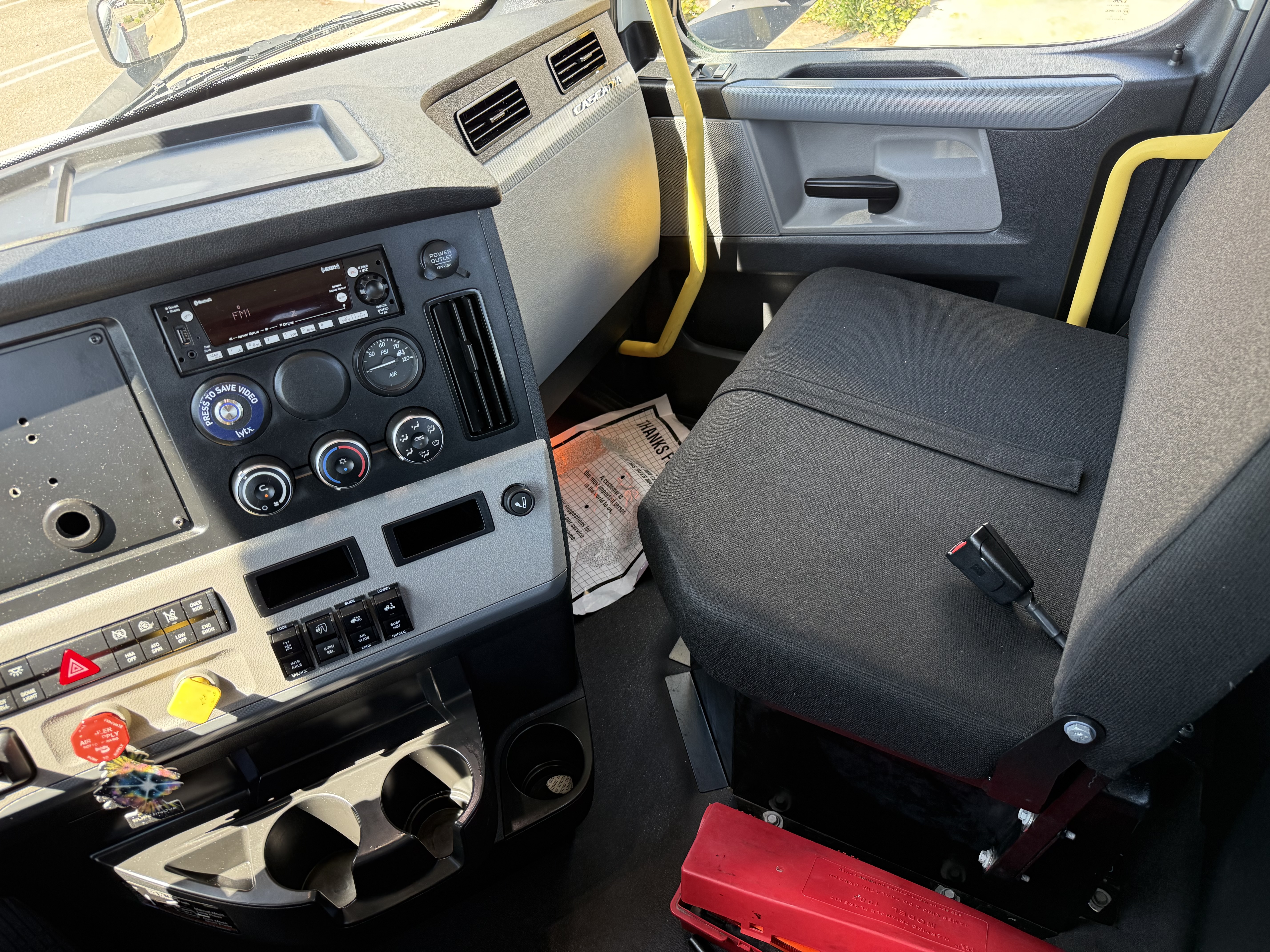 2022 FREIGHTLINER CASCADIA 126DC - image 17