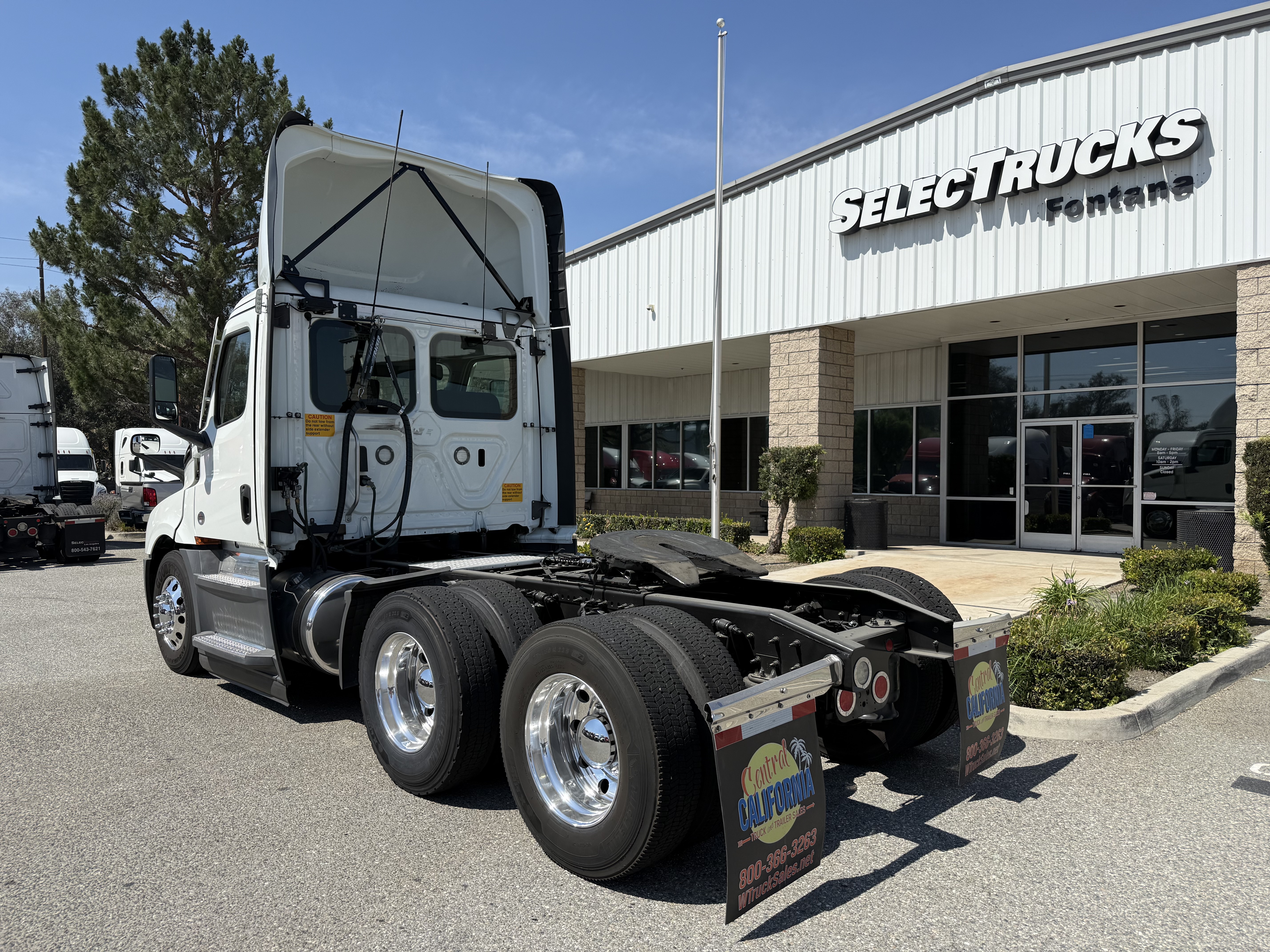 2022 FREIGHTLINER CASCADIA 126DC - image 4