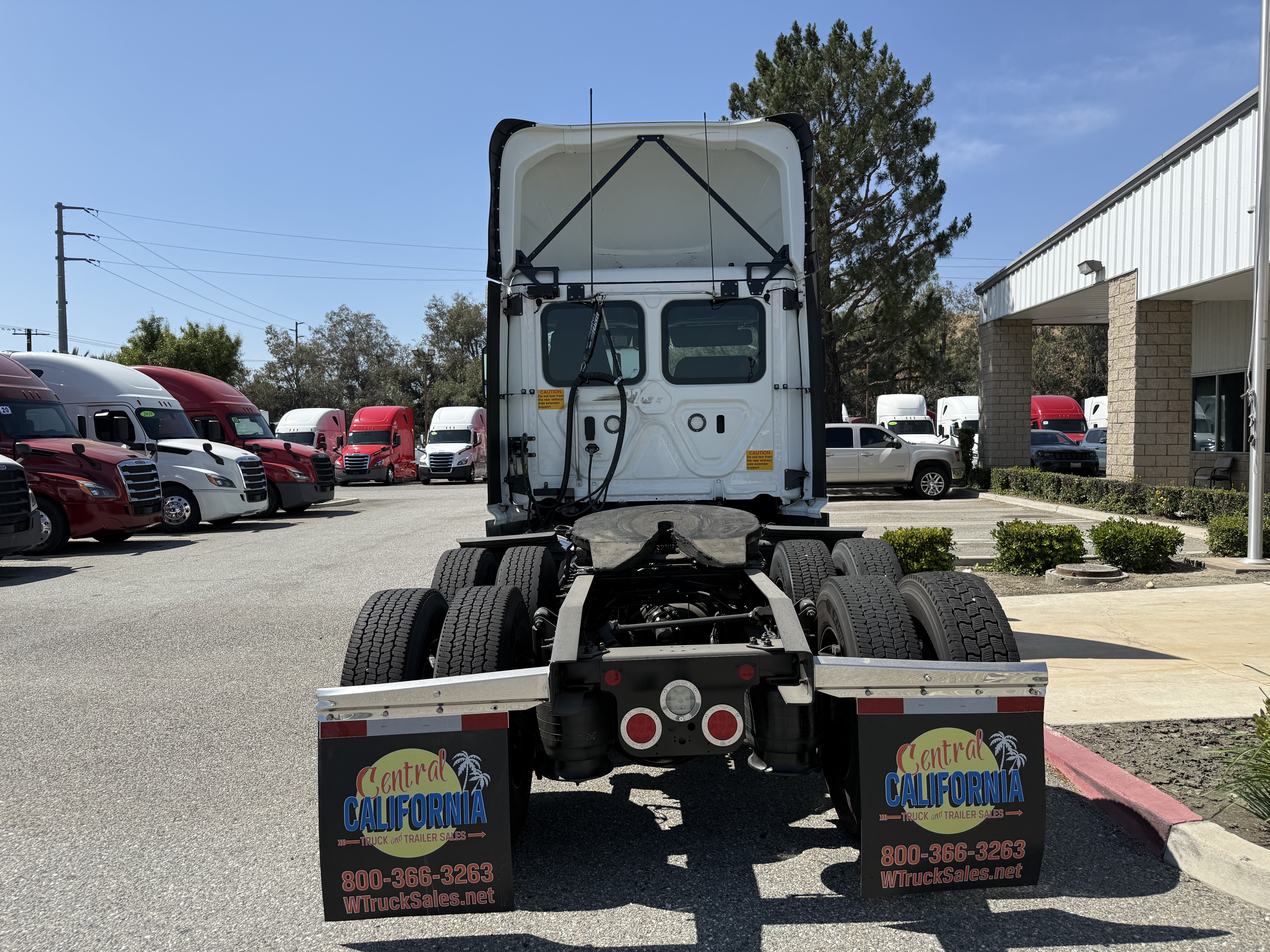 2022 FREIGHTLINER CASCADIA 126DC - image 5