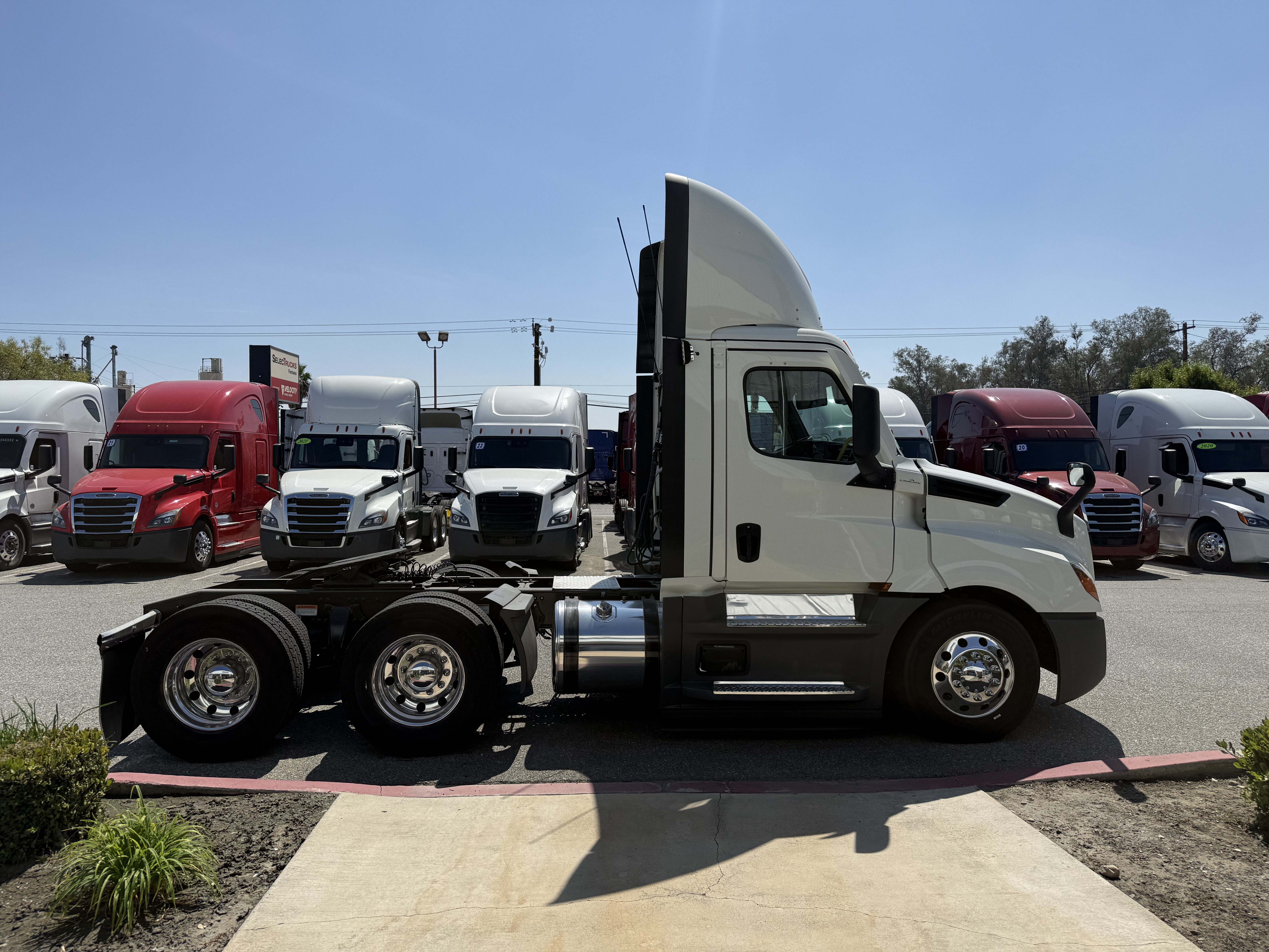2022 FREIGHTLINER CASCADIA 126DC - image 7