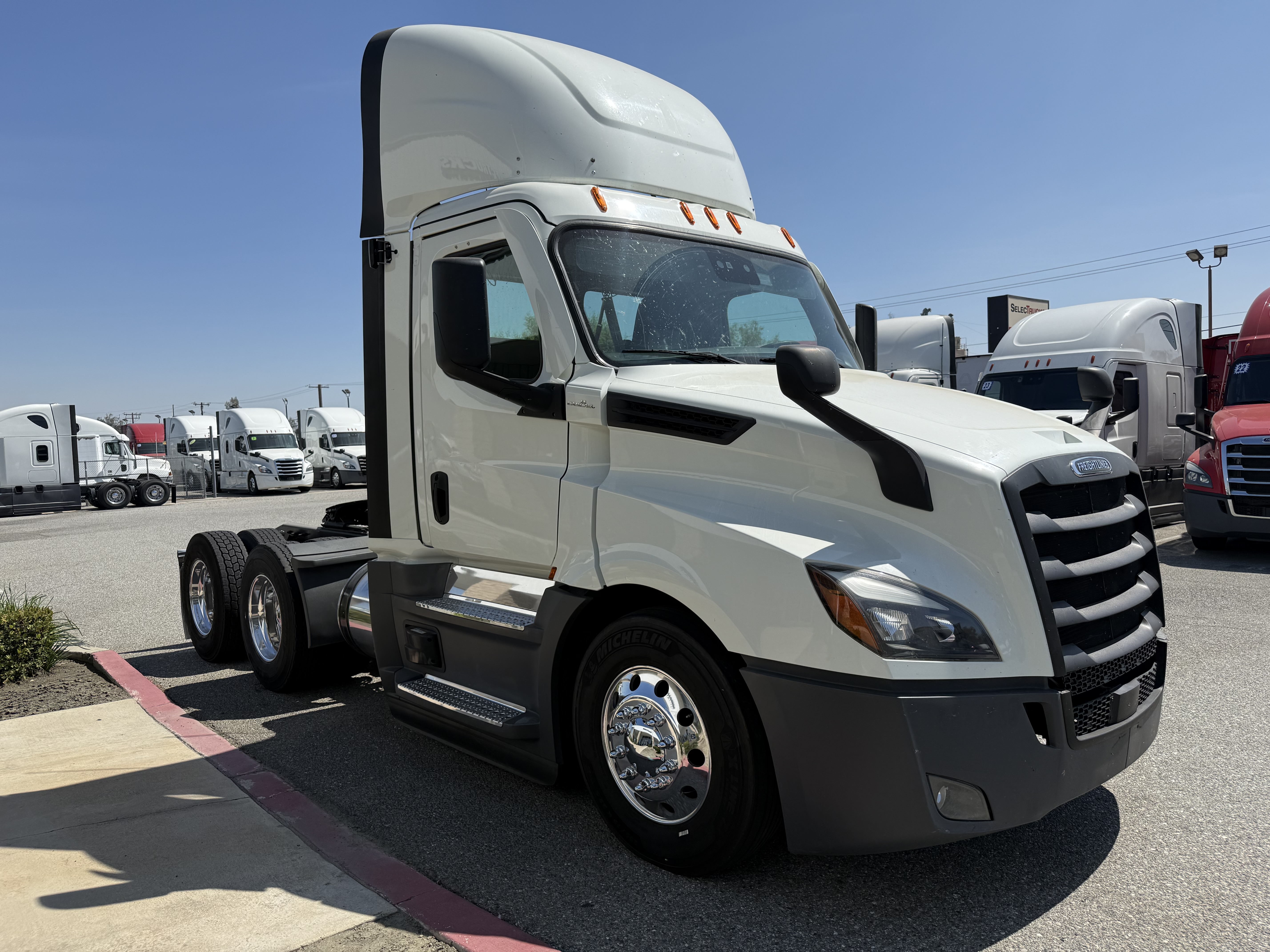 2022 FREIGHTLINER CASCADIA 126DC - image 8