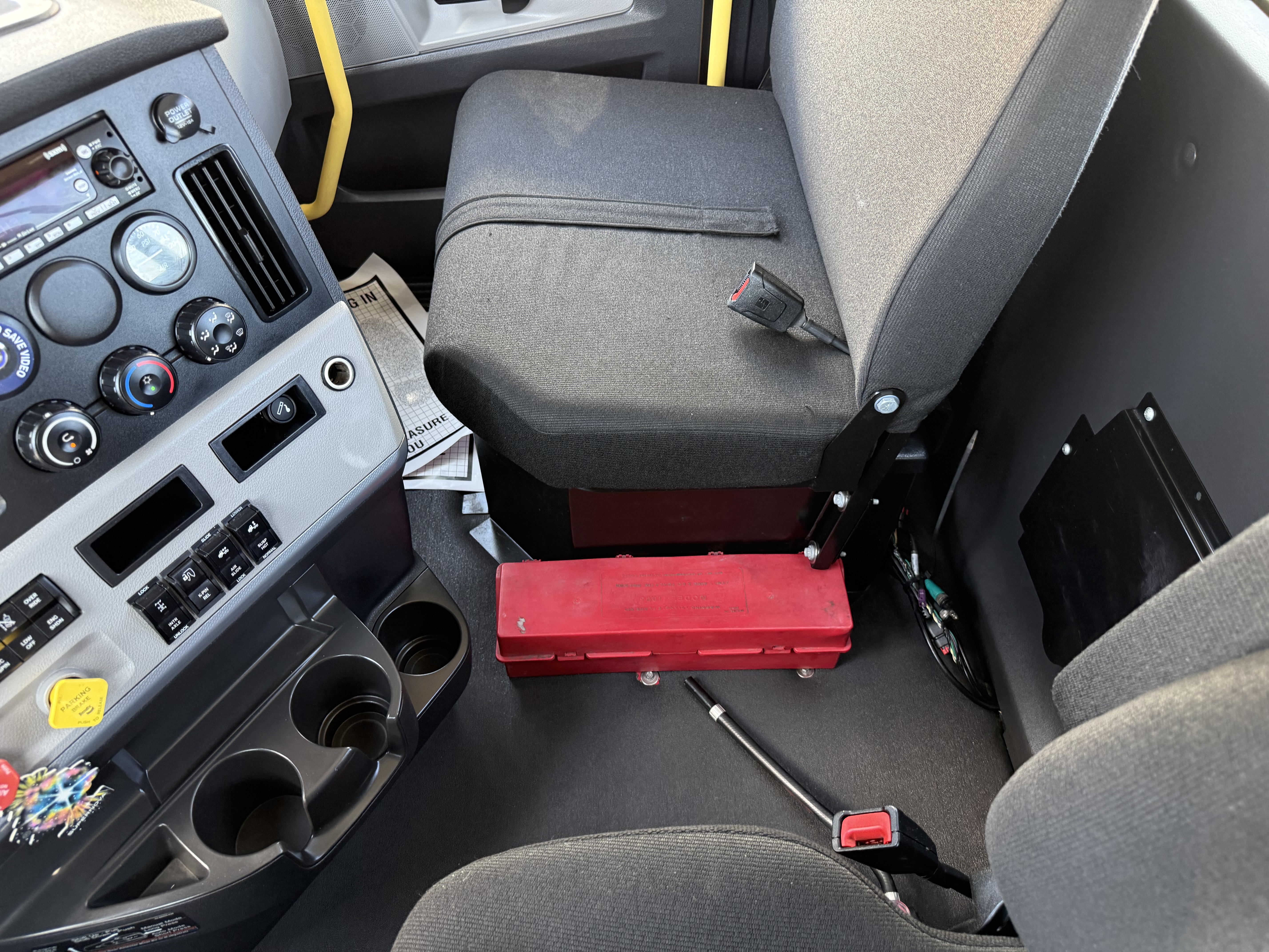 2022 FREIGHTLINER CASCADIA 126DC - image 16