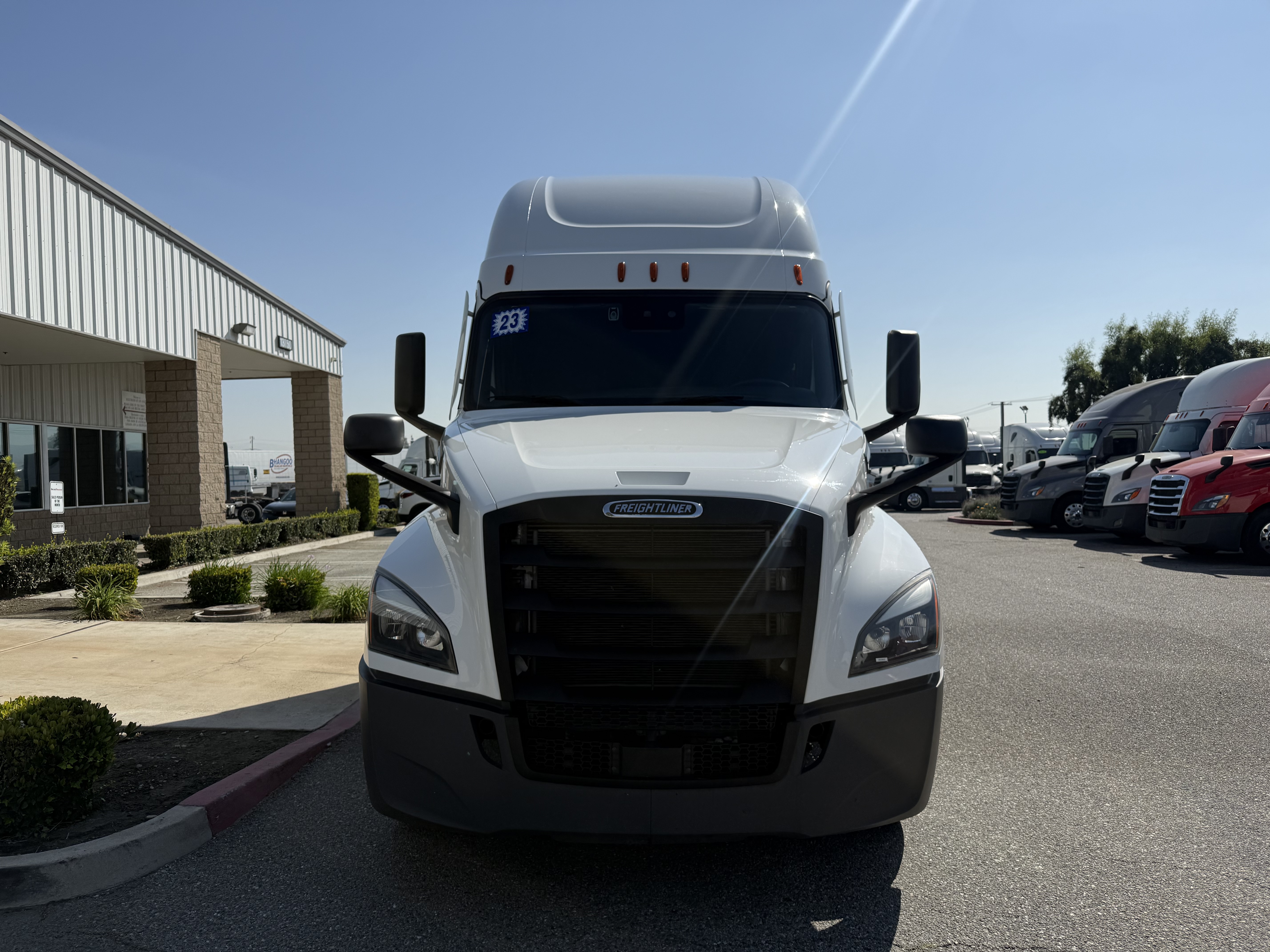 2023 FREIGHTLINER CASCADIA 126SLP - image 1