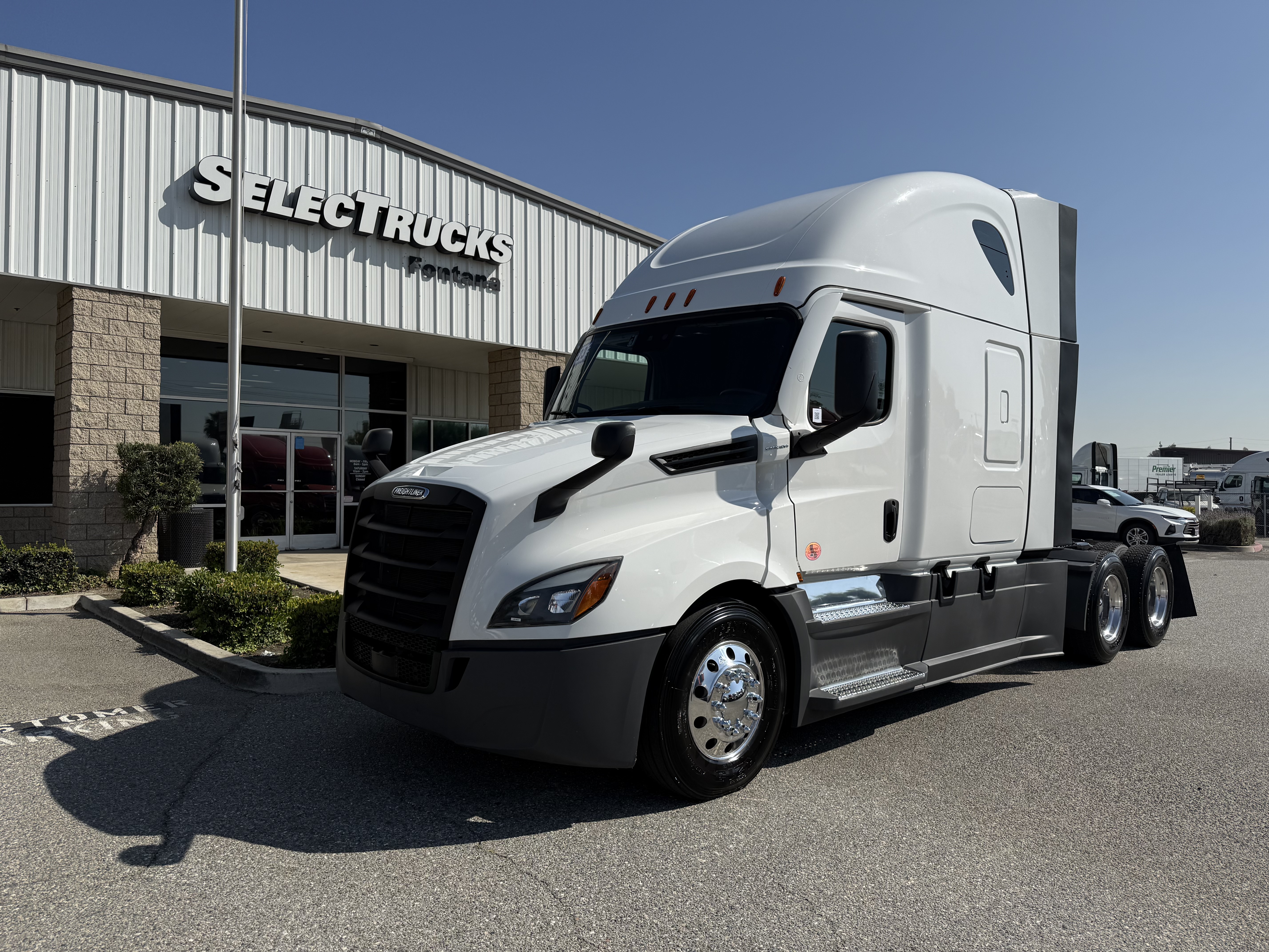 2023 FREIGHTLINER CASCADIA 126SLP - image 2