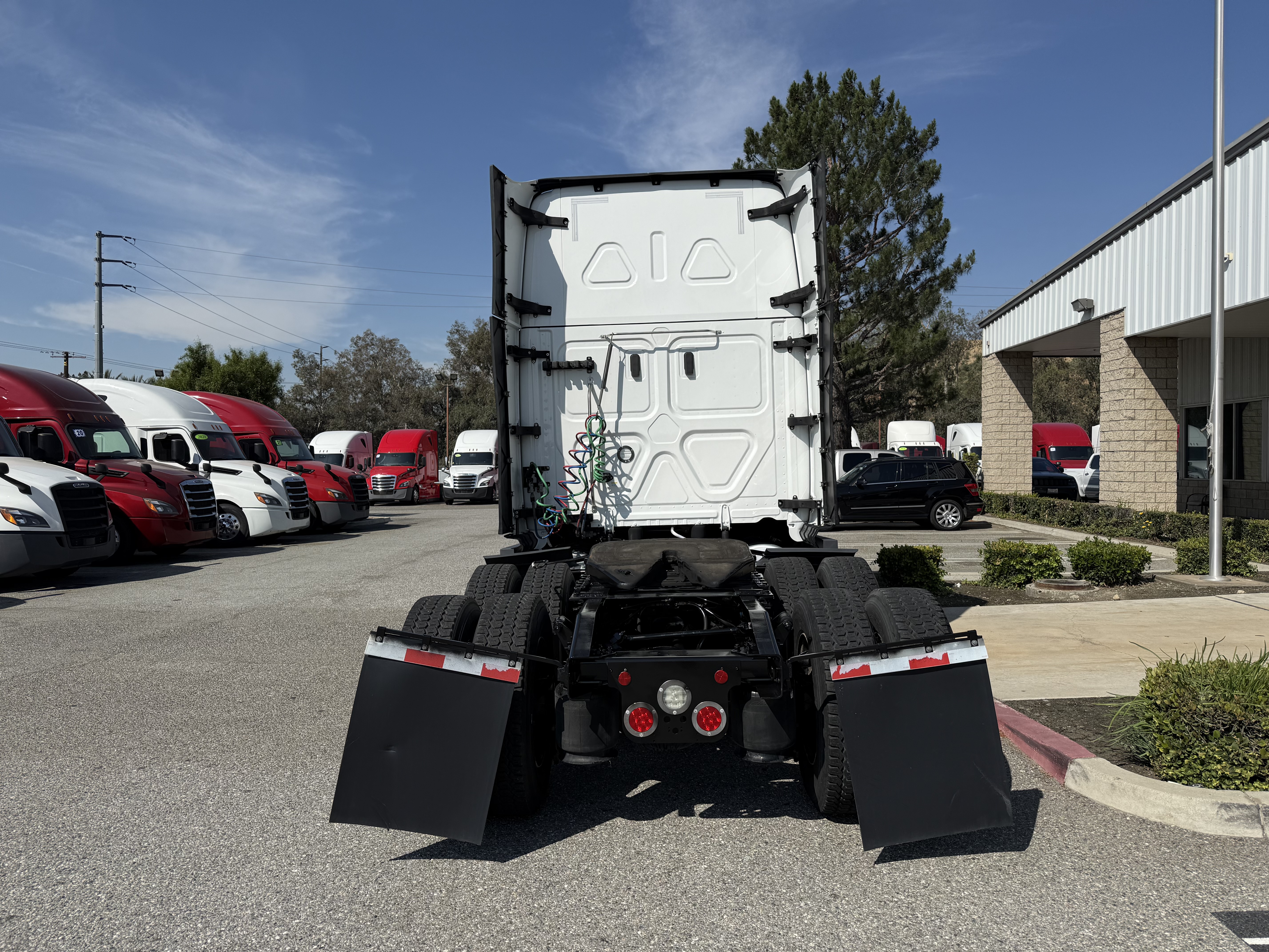 2023 FREIGHTLINER CASCADIA 126SLP - image 5