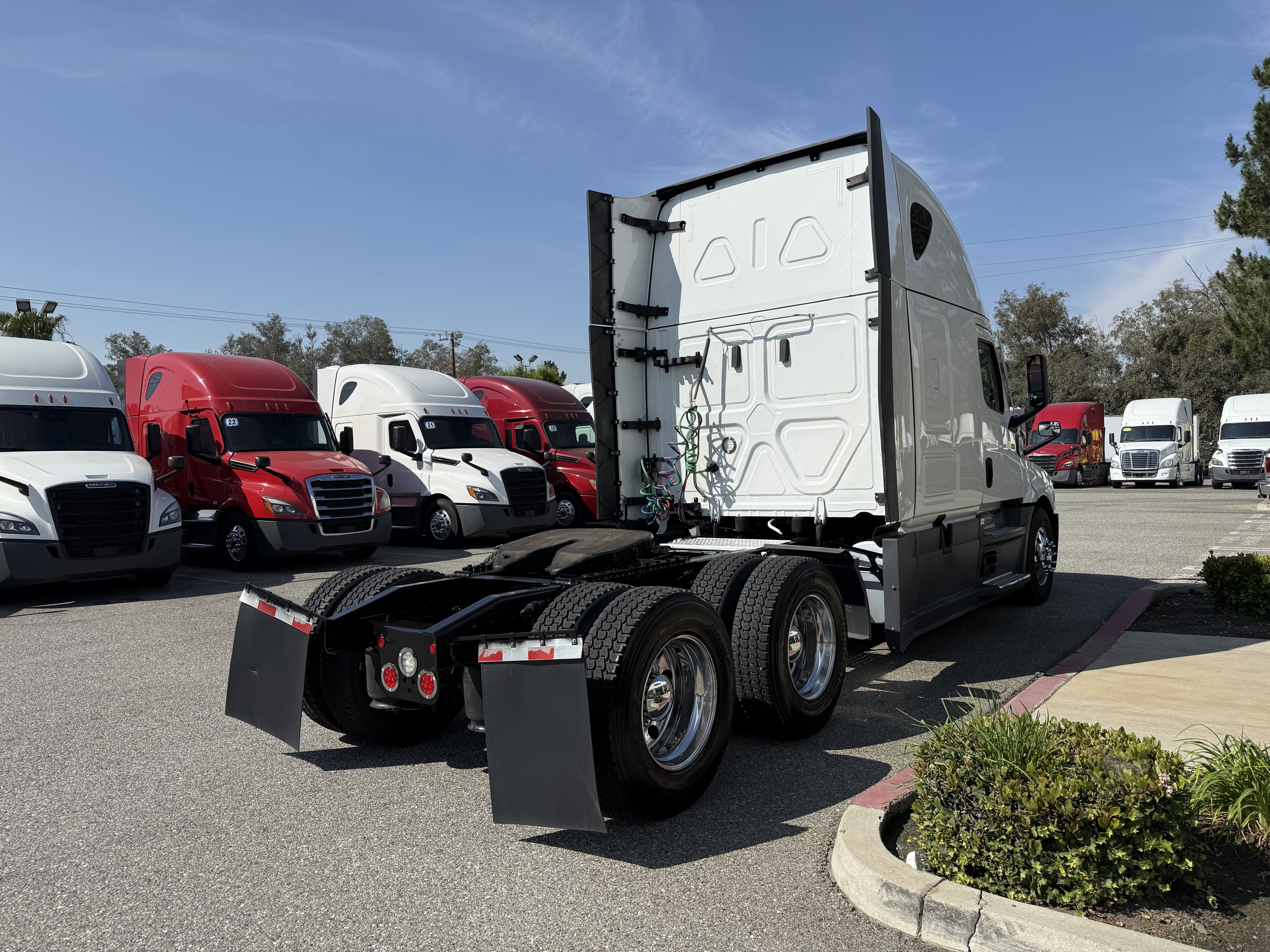 2023 FREIGHTLINER CASCADIA 126SLP - image 6