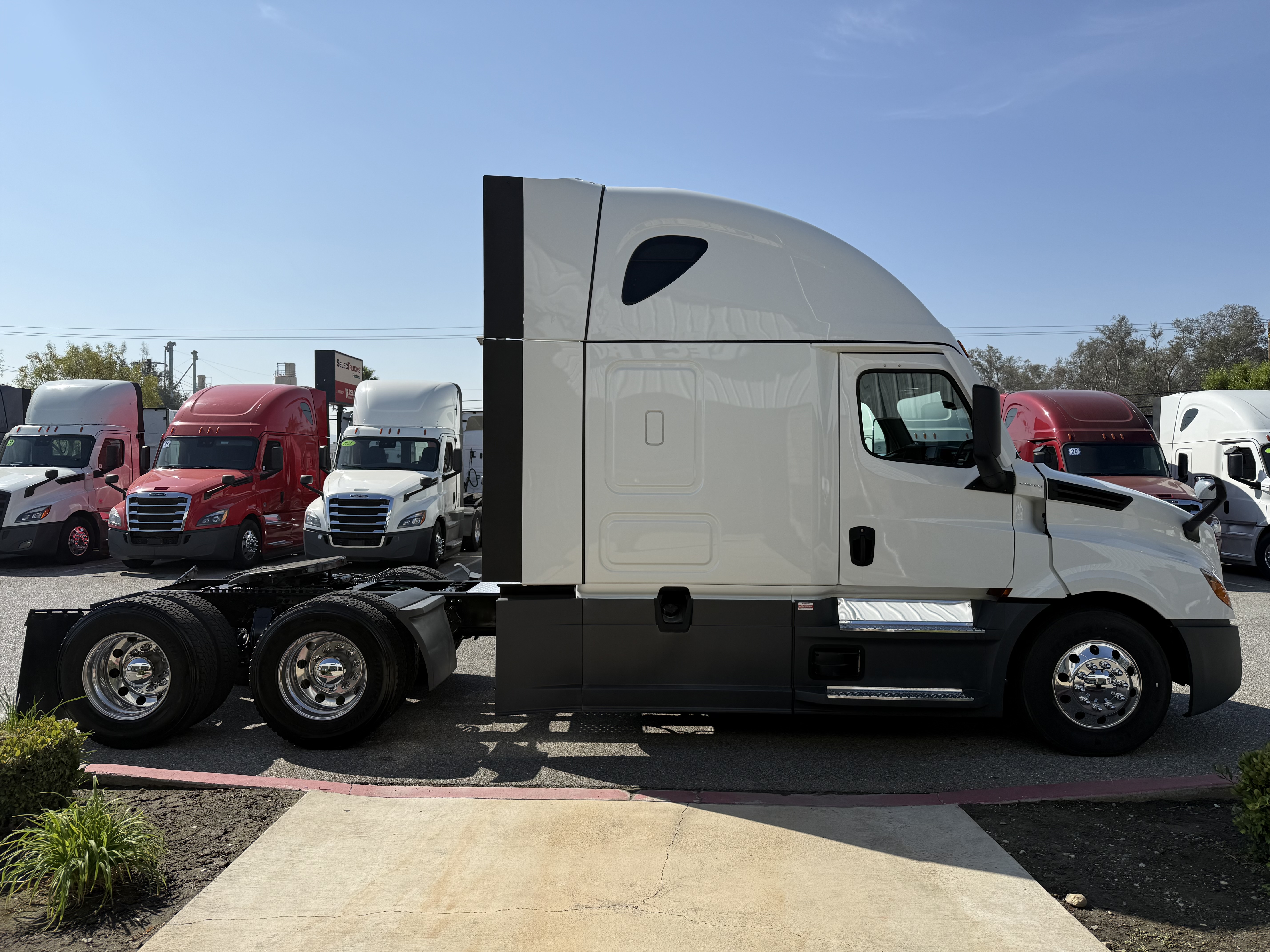 2023 FREIGHTLINER CASCADIA 126SLP - image 7