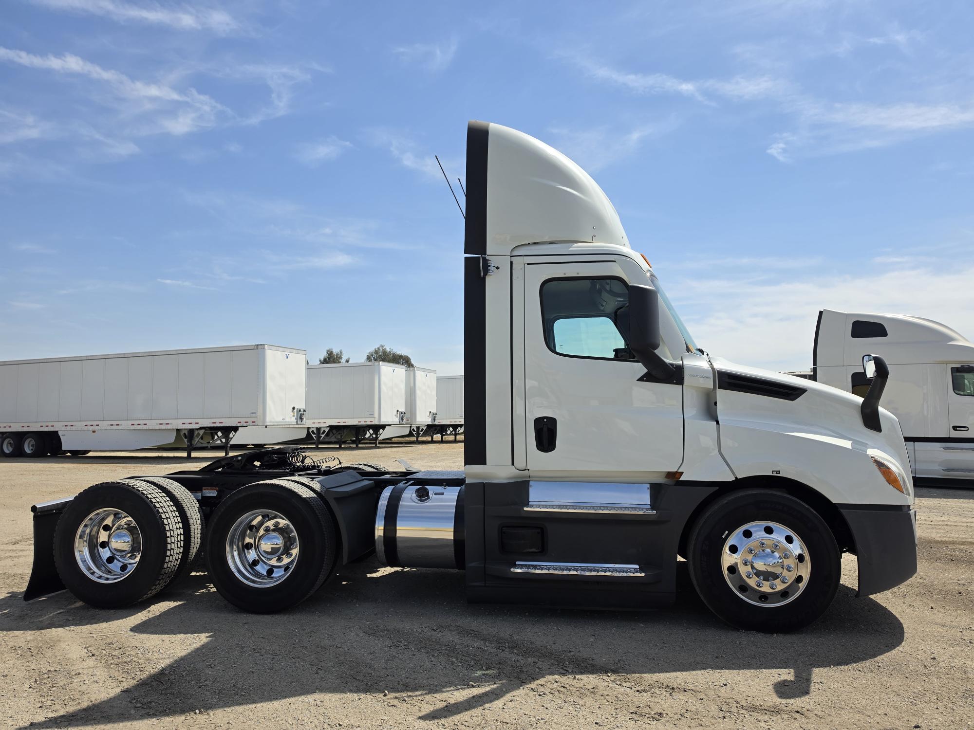 2022 FREIGHTLINER CASCADIA 126DC - image 7