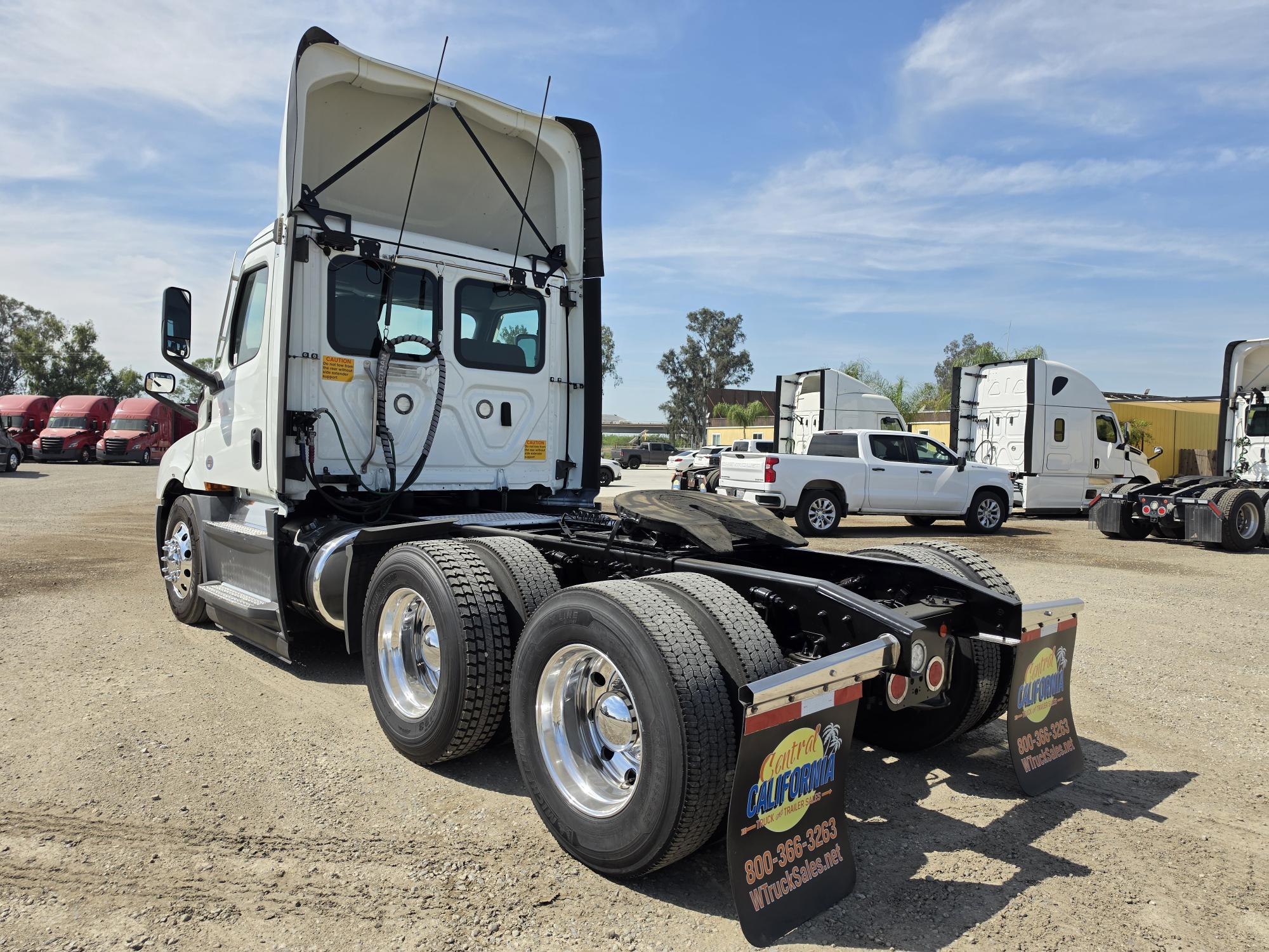 2022 FREIGHTLINER CASCADIA 126DC - image 4