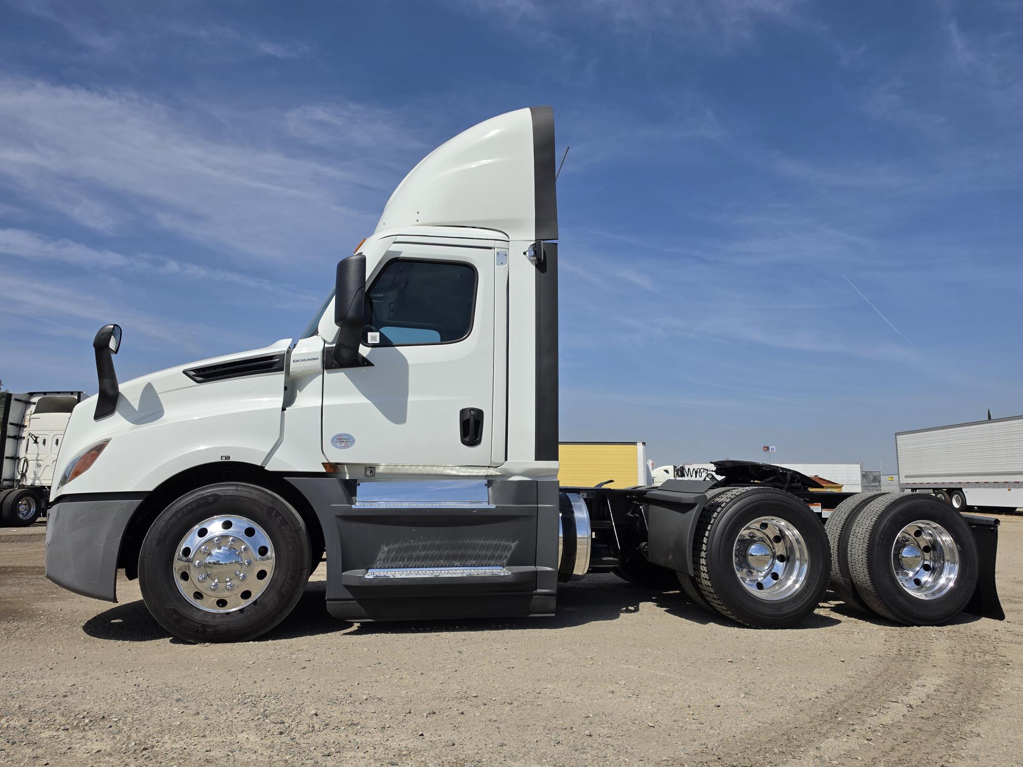 2022 FREIGHTLINER CASCADIA 126DC - image 3