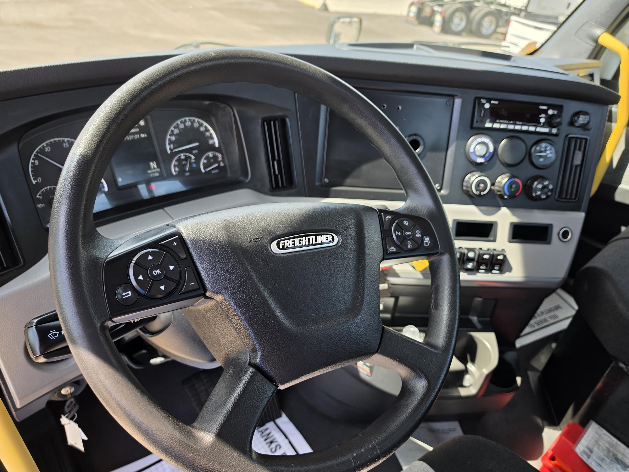 2022 FREIGHTLINER CASCADIA 126DC - image 18