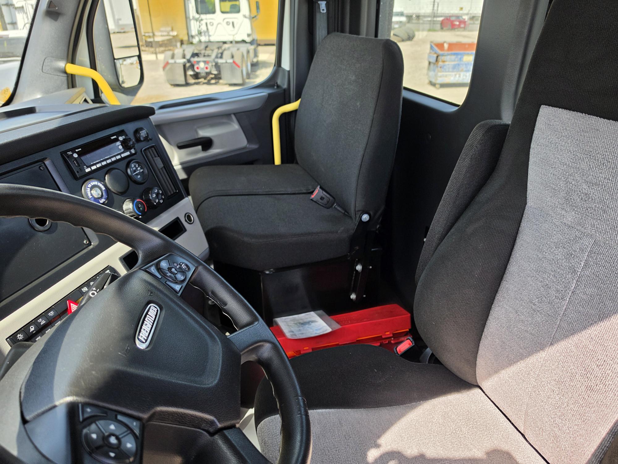 2022 FREIGHTLINER CASCADIA 126DC - image 17