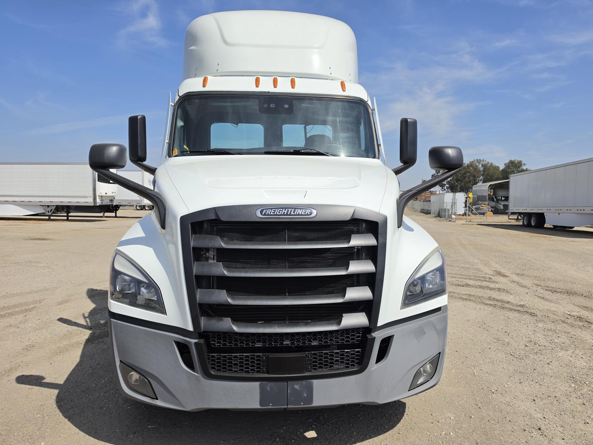 2022 FREIGHTLINER CASCADIA 126DC - image 2