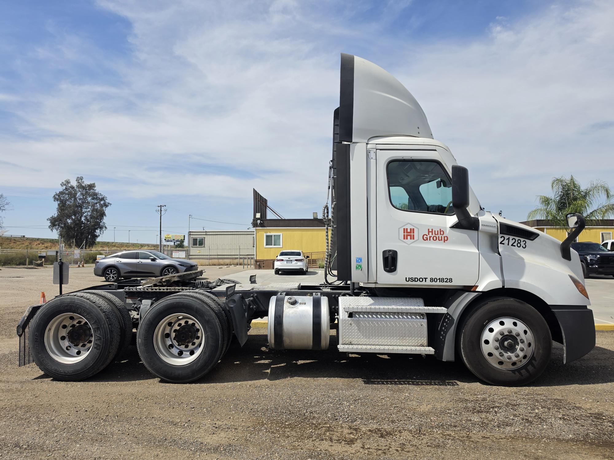 2021 FREIGHTLINER CASCADIA 116DC - image 7