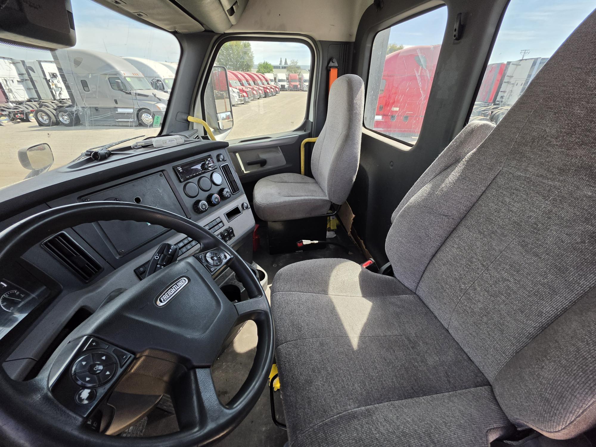 2021 FREIGHTLINER CASCADIA 116DC - image 10