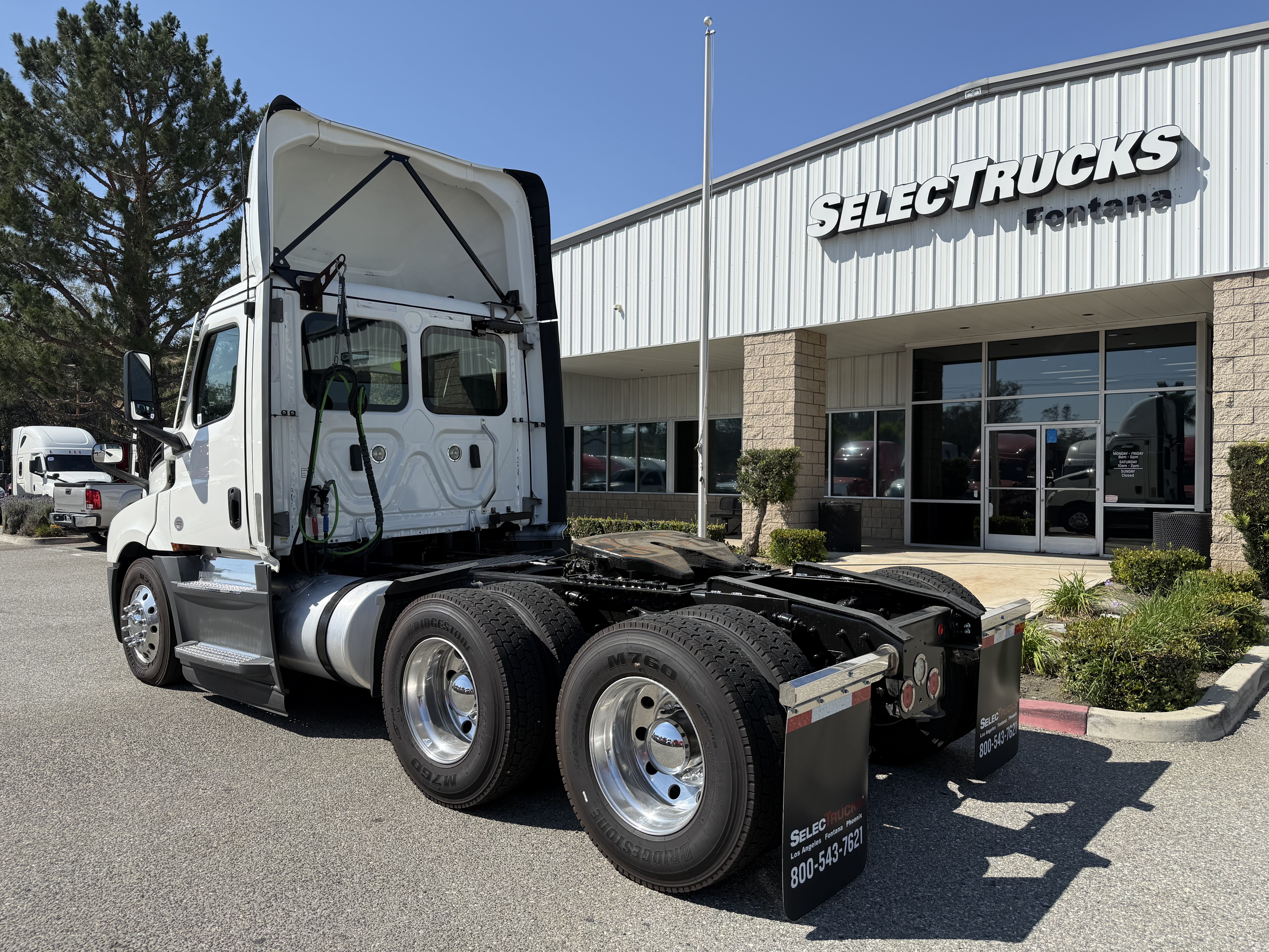 2021 FREIGHTLINER CASCADIA 126DC - image 4
