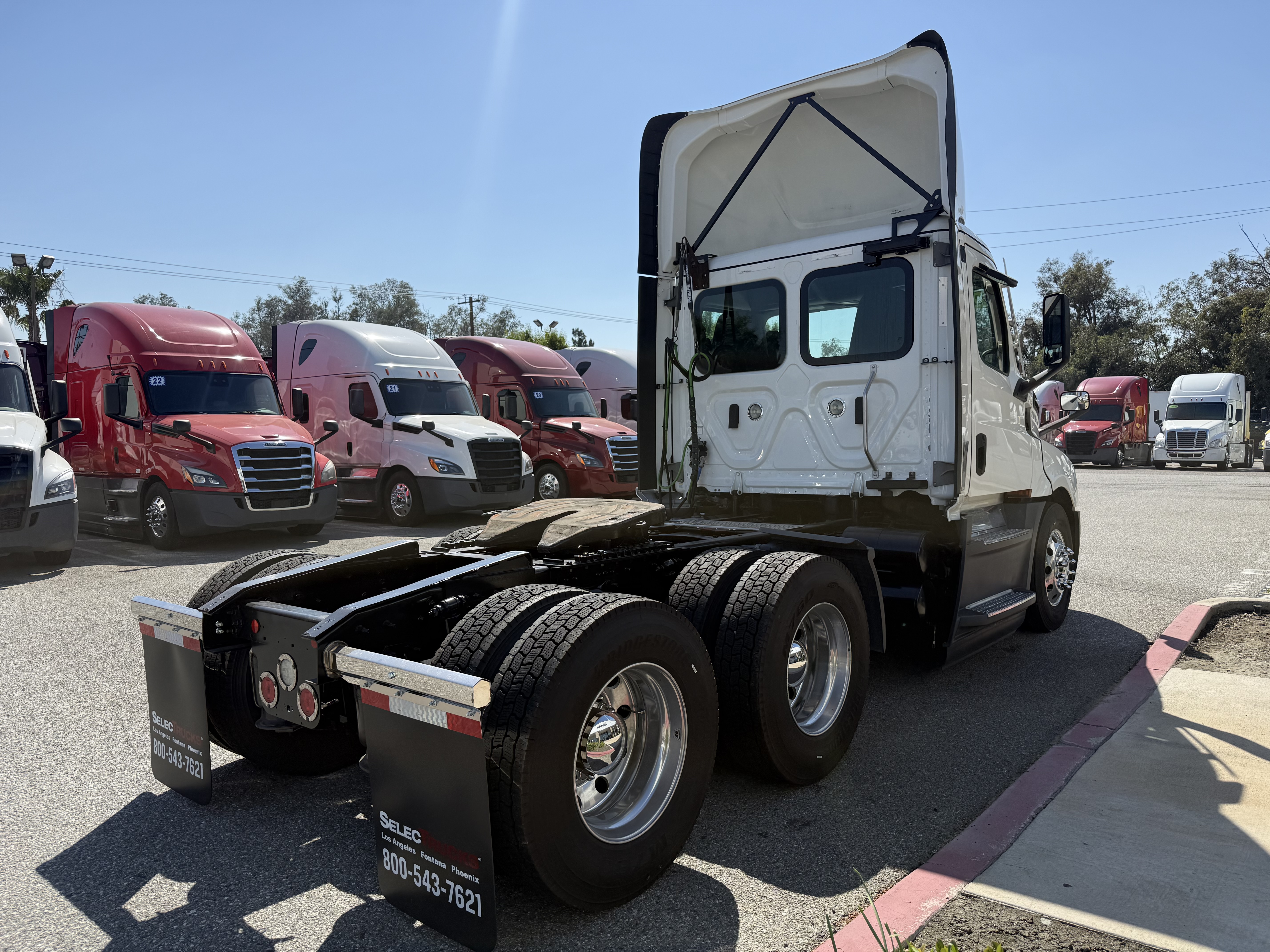 2021 FREIGHTLINER CASCADIA 126DC - image 6
