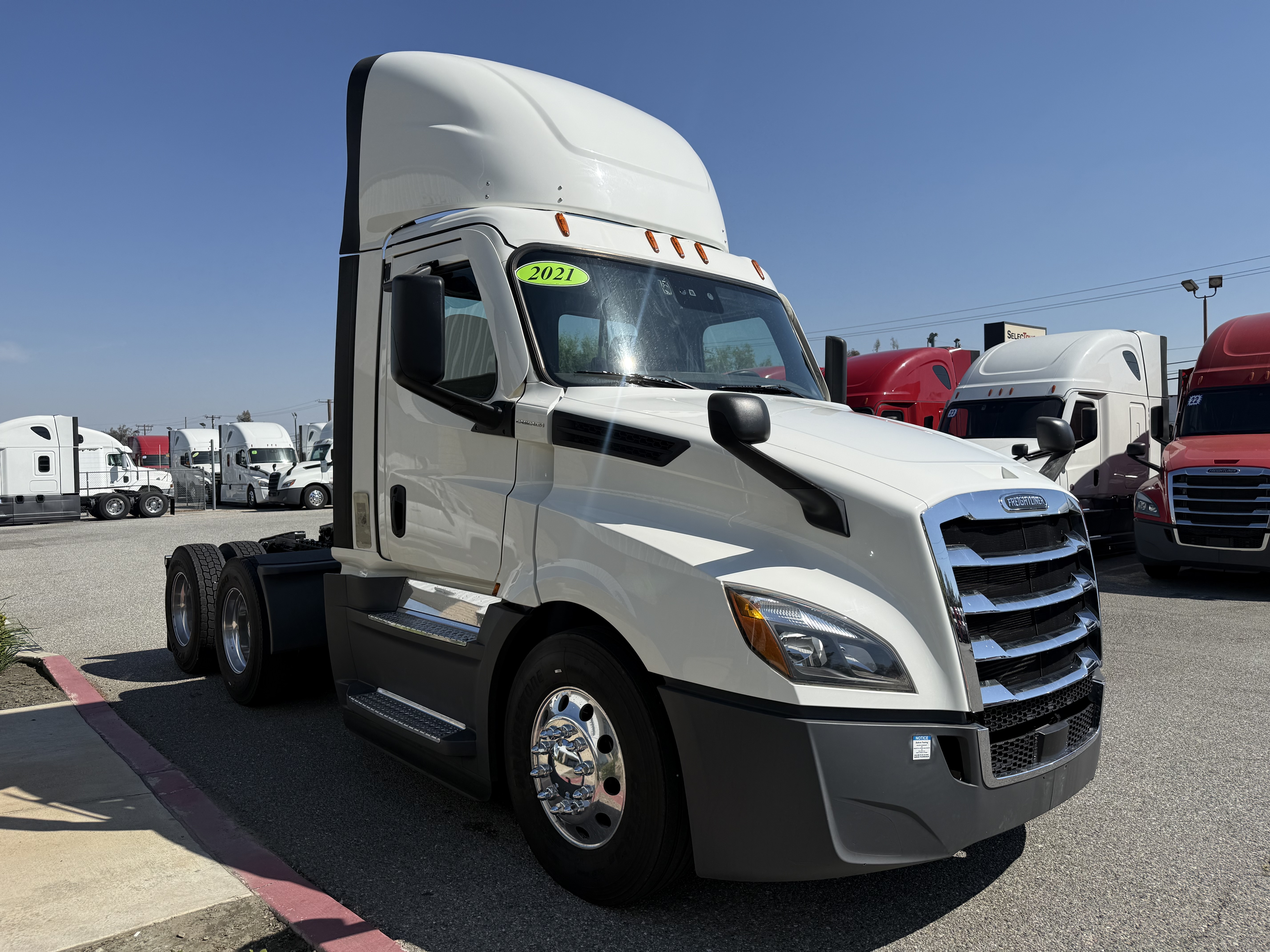 2021 FREIGHTLINER CASCADIA 126DC - image 8