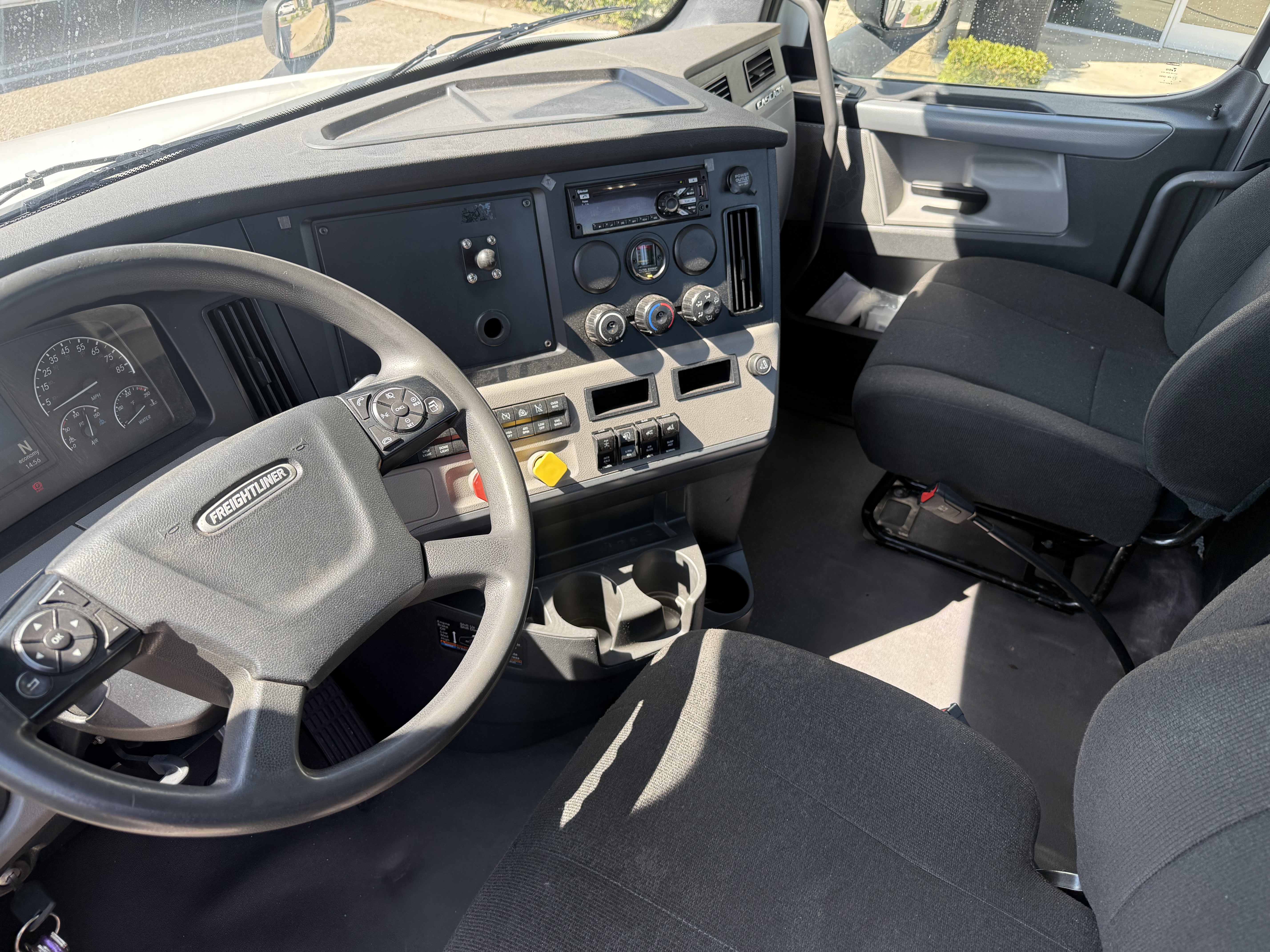 2021 FREIGHTLINER CASCADIA 126DC - image 17