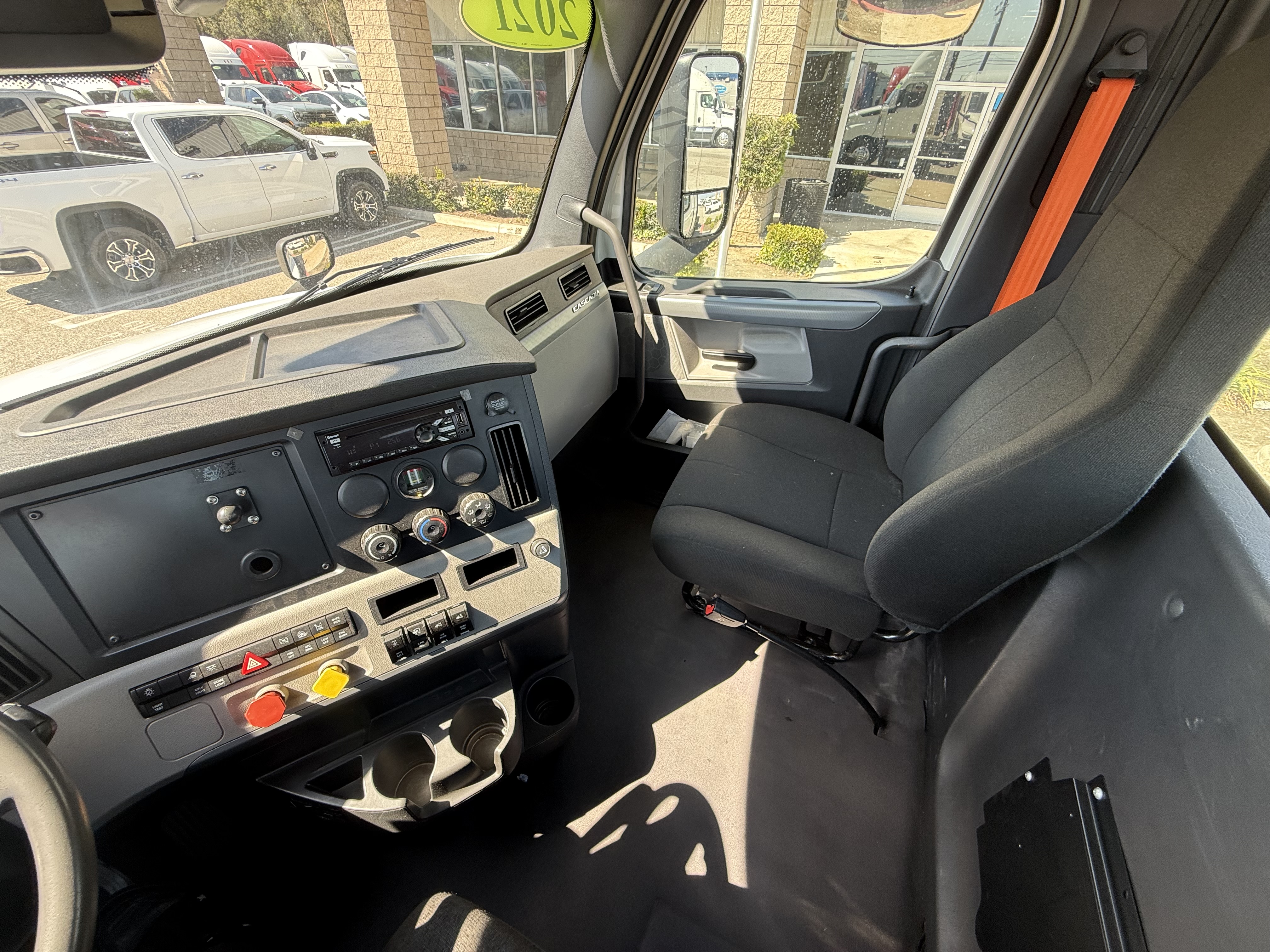 2021 FREIGHTLINER CASCADIA 126DC - image 18