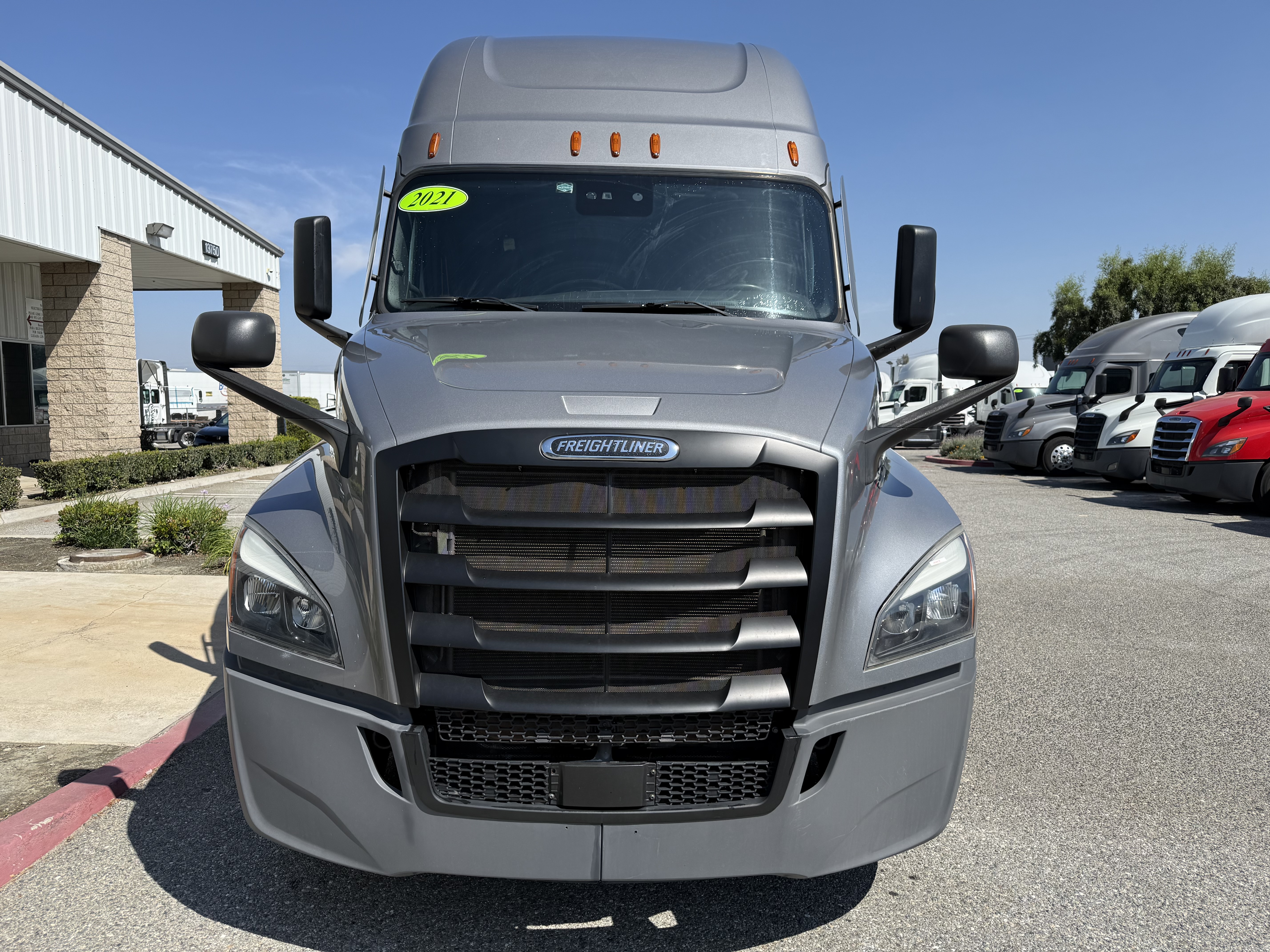 2021 FREIGHTLINER CASCADIA 126SLP - image 2