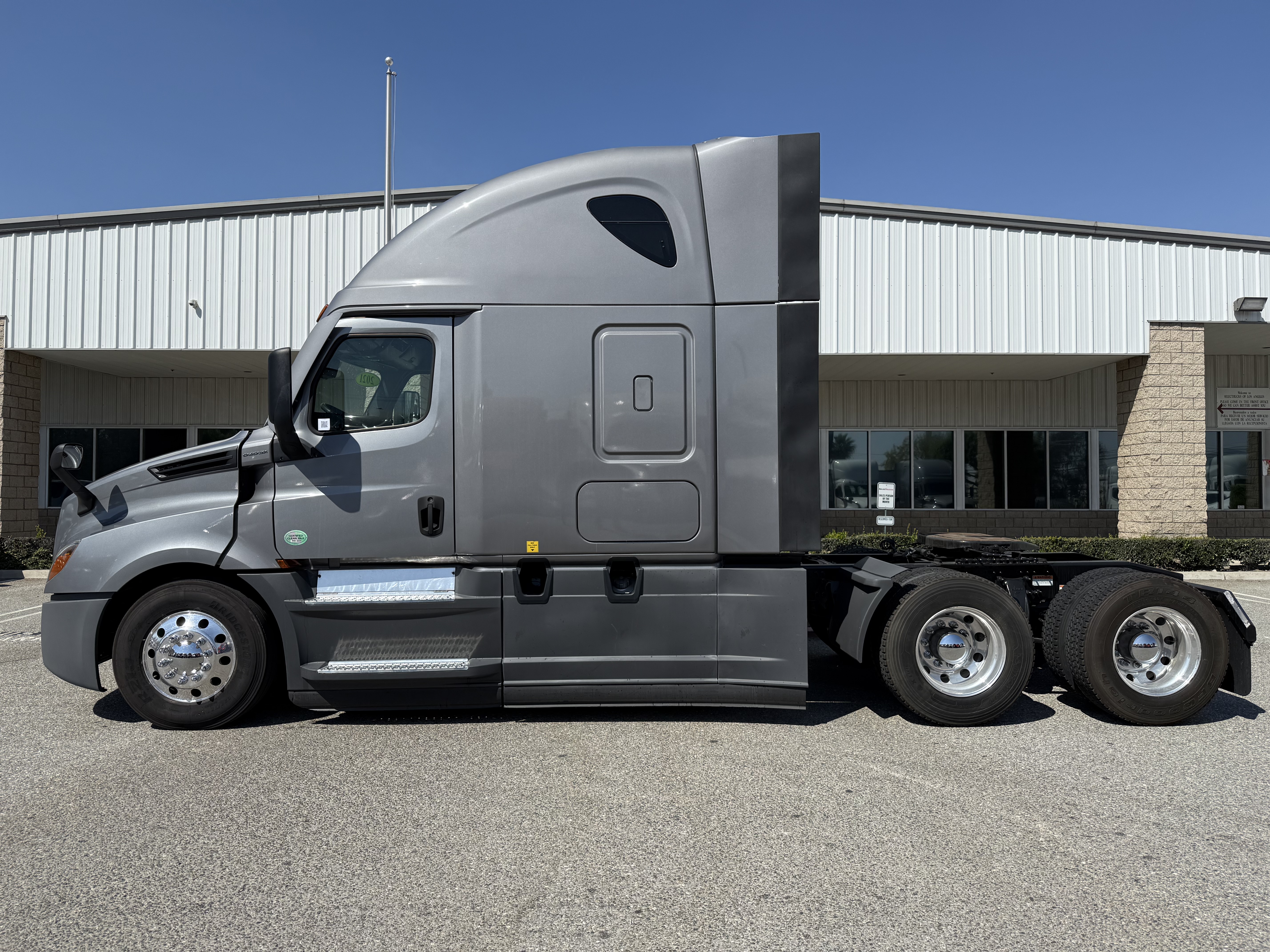 2021 FREIGHTLINER CASCADIA 126SLP - image 3