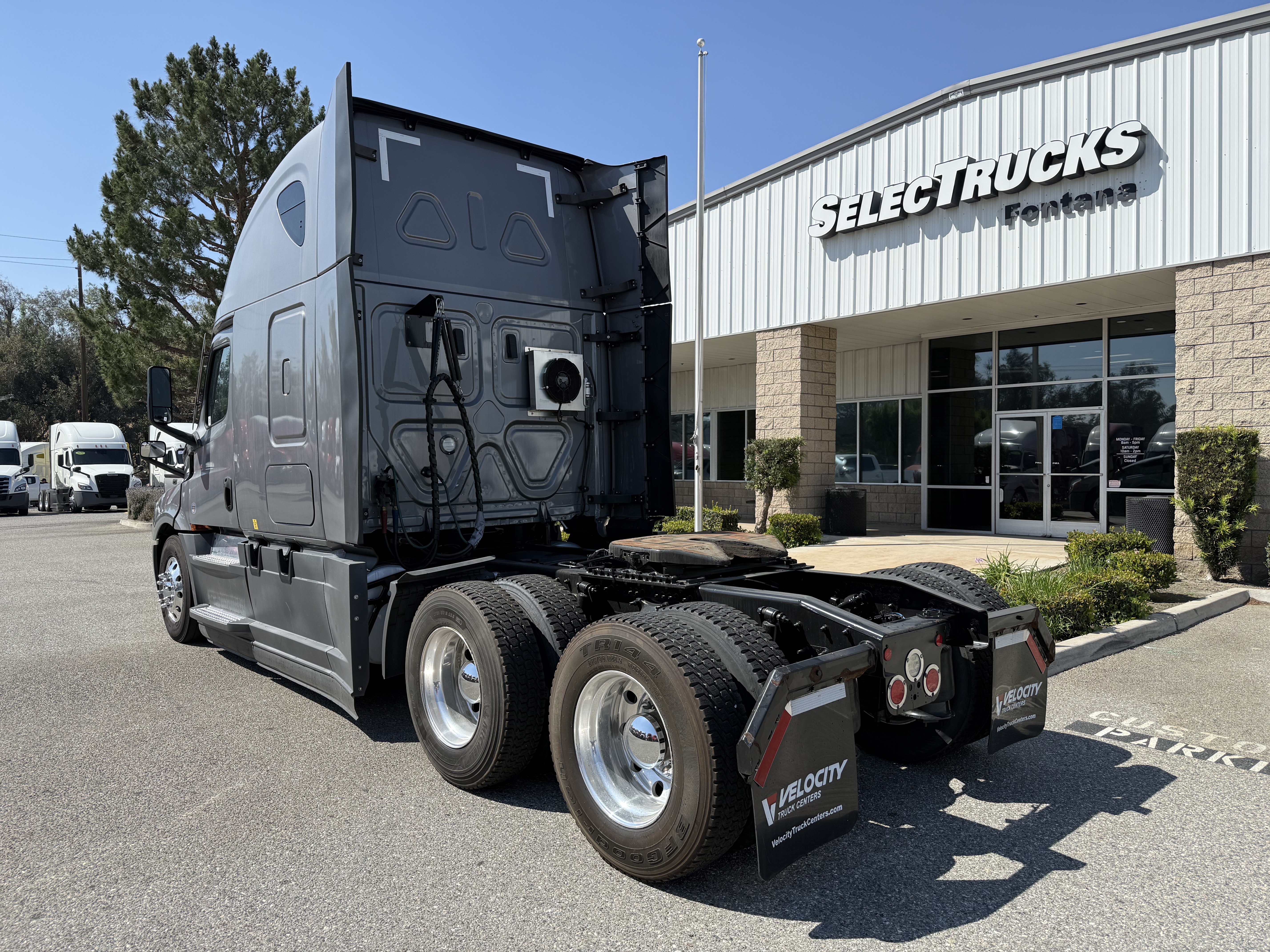 2021 FREIGHTLINER CASCADIA 126SLP - image 4