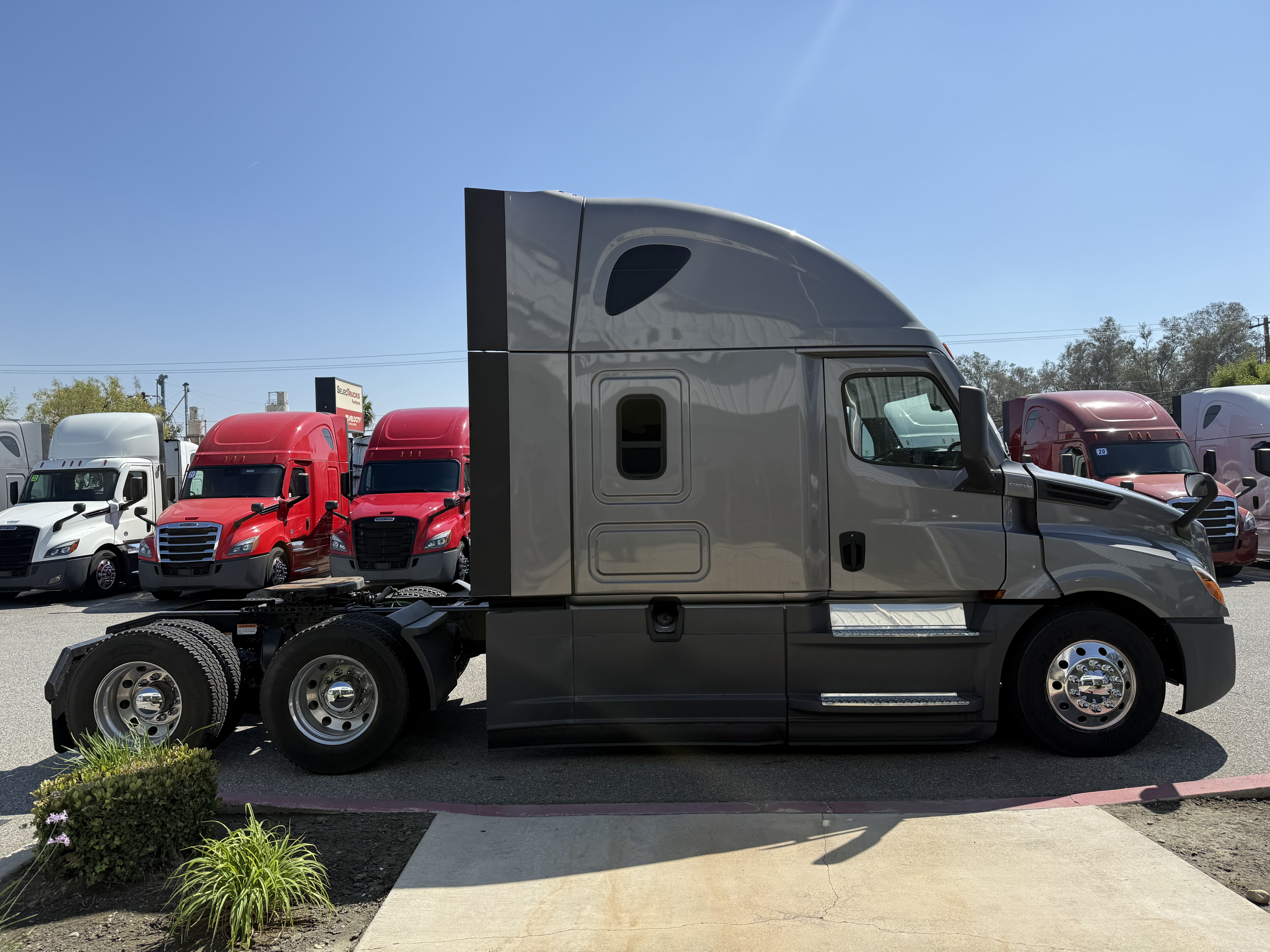 2021 FREIGHTLINER CASCADIA 126SLP - image 7