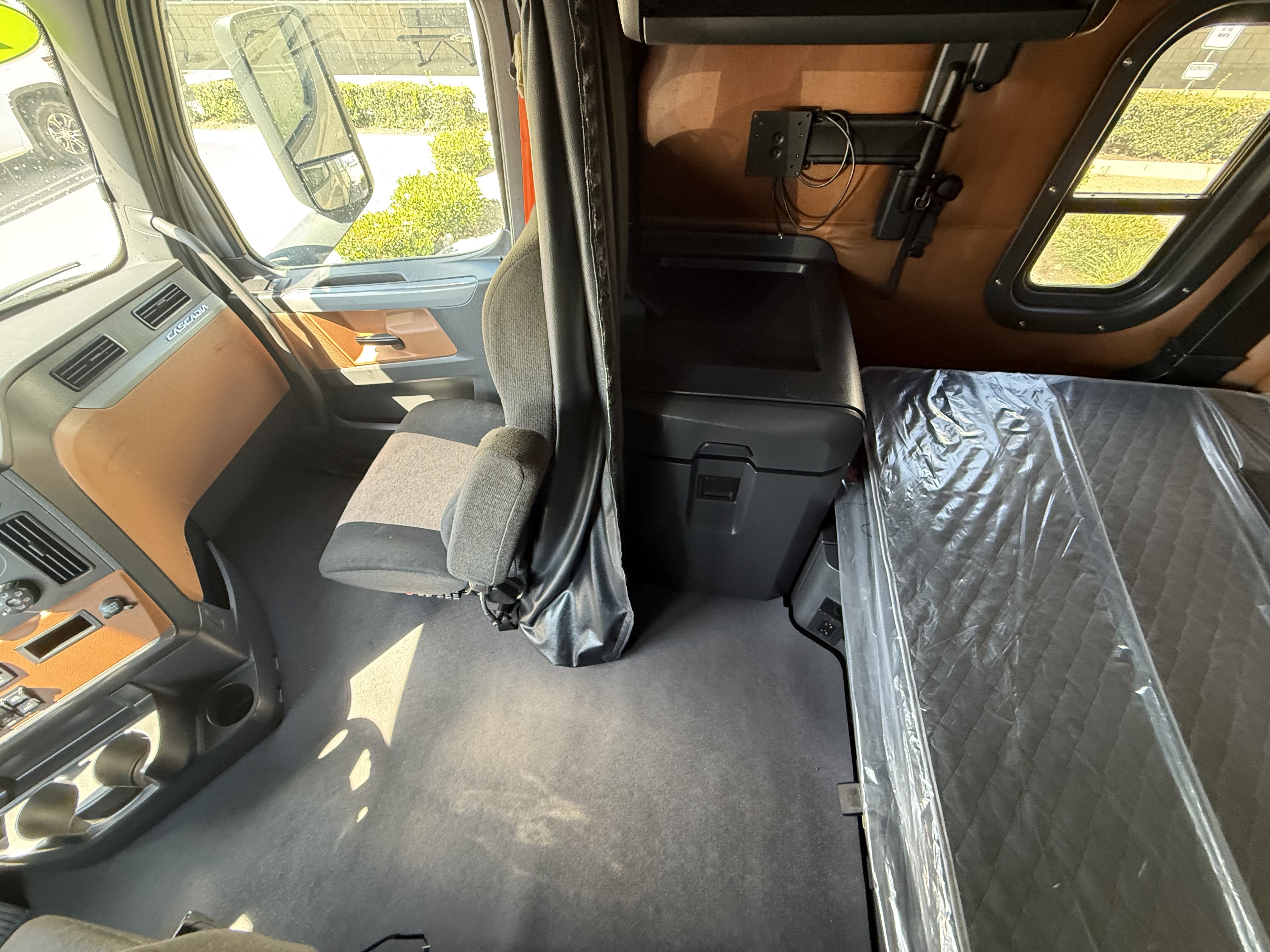 2021 FREIGHTLINER CASCADIA 126SLP - image 18