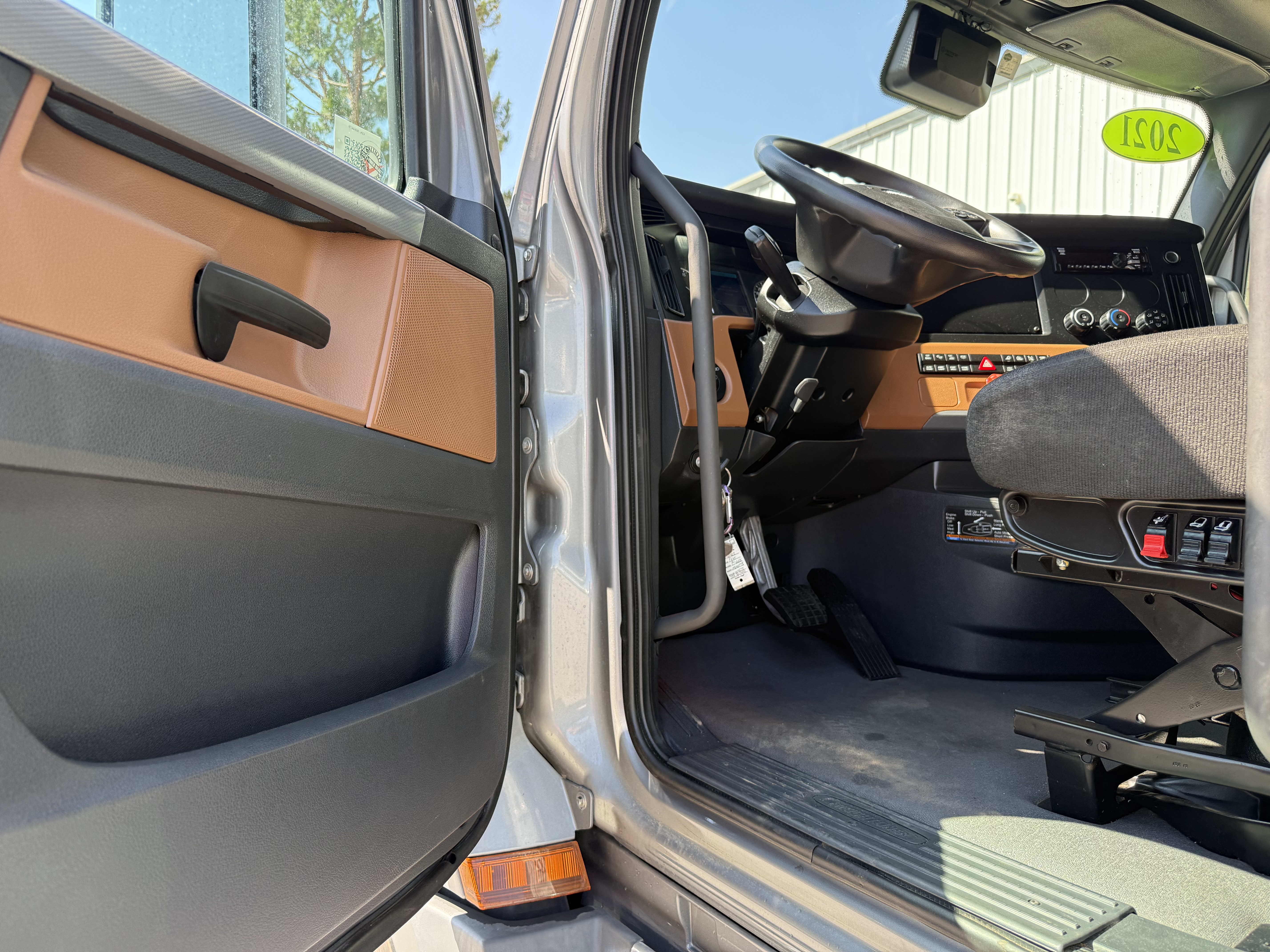 2021 FREIGHTLINER CASCADIA 126SLP - image 19